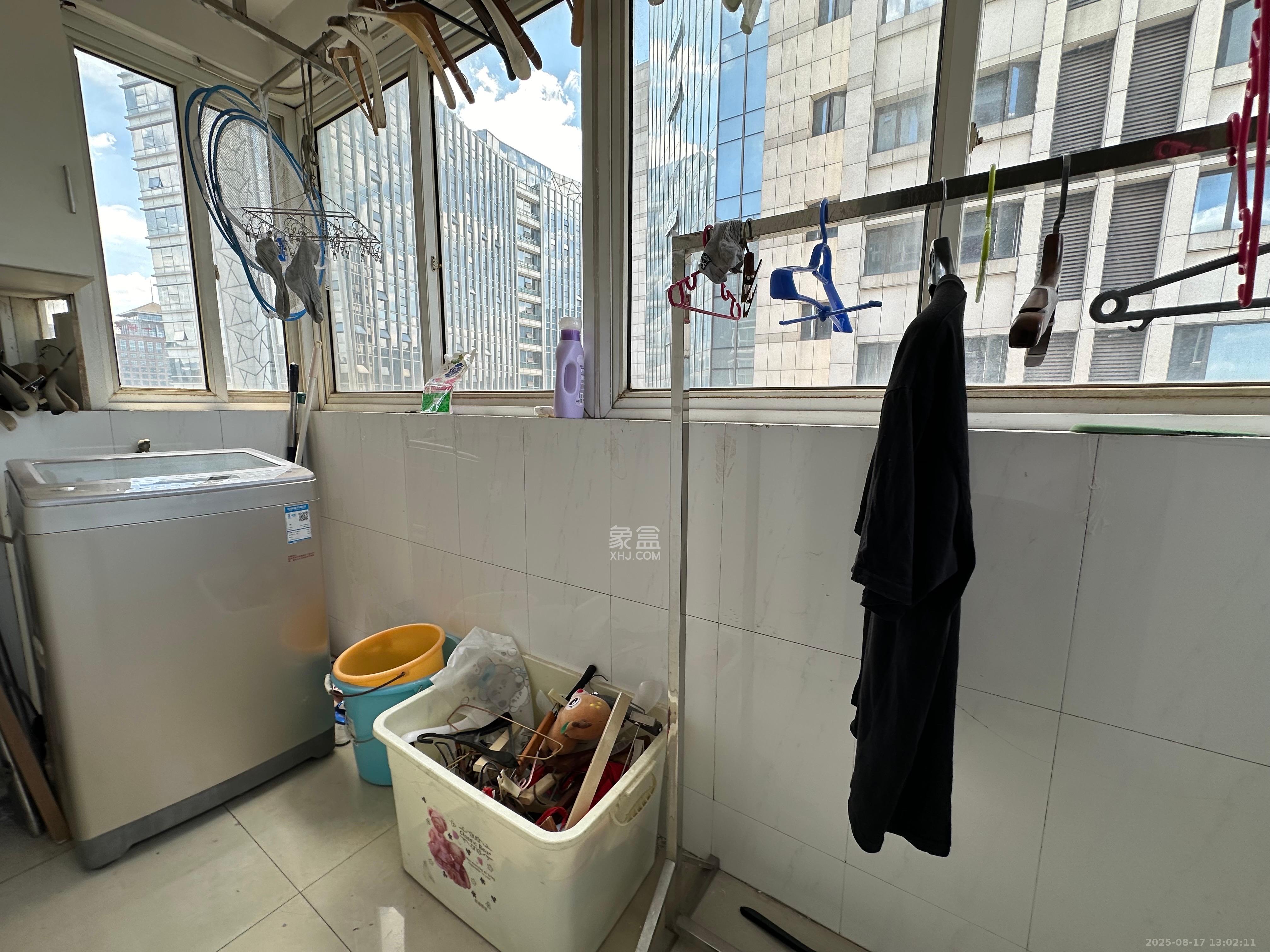 明星村  4室2厅2卫    3200.0元/月 明星村  4室2厅2卫    3200.0元/月室内图