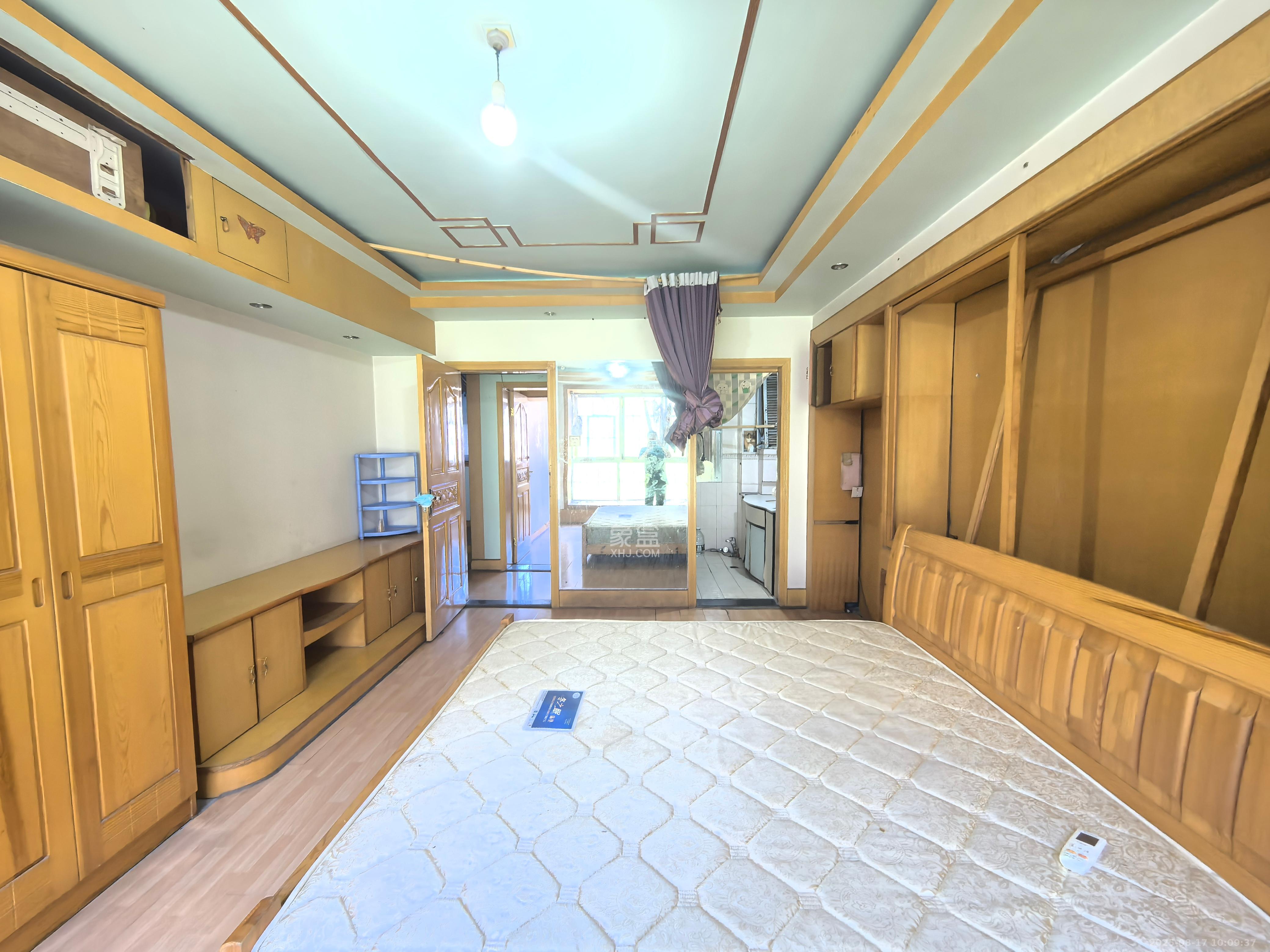 雄海花园 3室2厅2卫 2600.0元/月 雄海花园 3室2厅2卫 2600.0元/月室内图