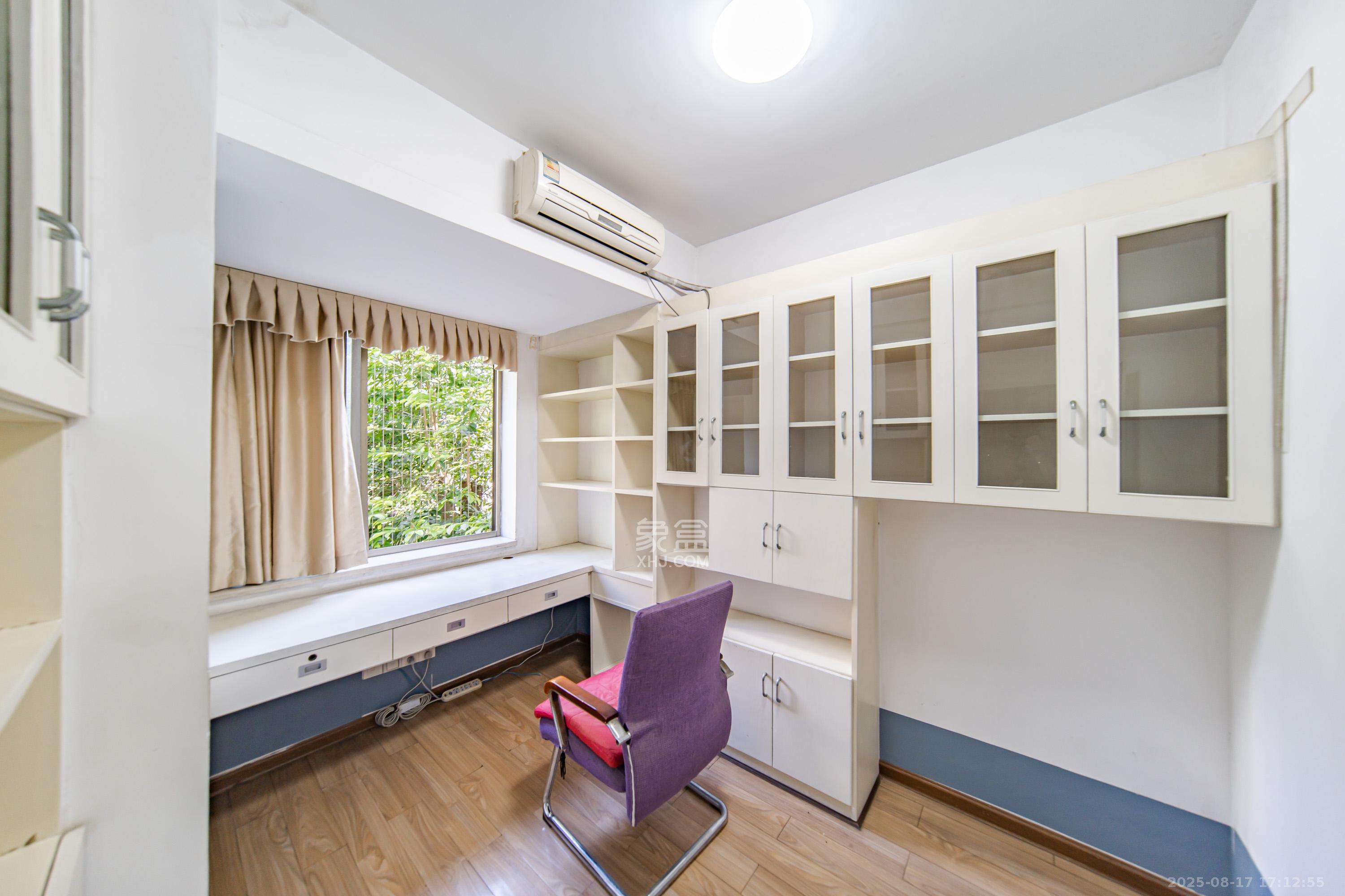 阳光100一期、四五期 4室2厅2卫 105.0万 阳光100一期、四五期 4室2厅2卫 105.0万卧室