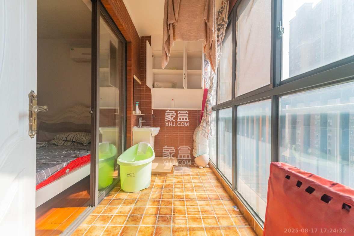 华润凤凰城二期  3室2厅1卫    2000.0元/月 华润凤凰城二期  3室2厅1卫    2000.0元/月室内图