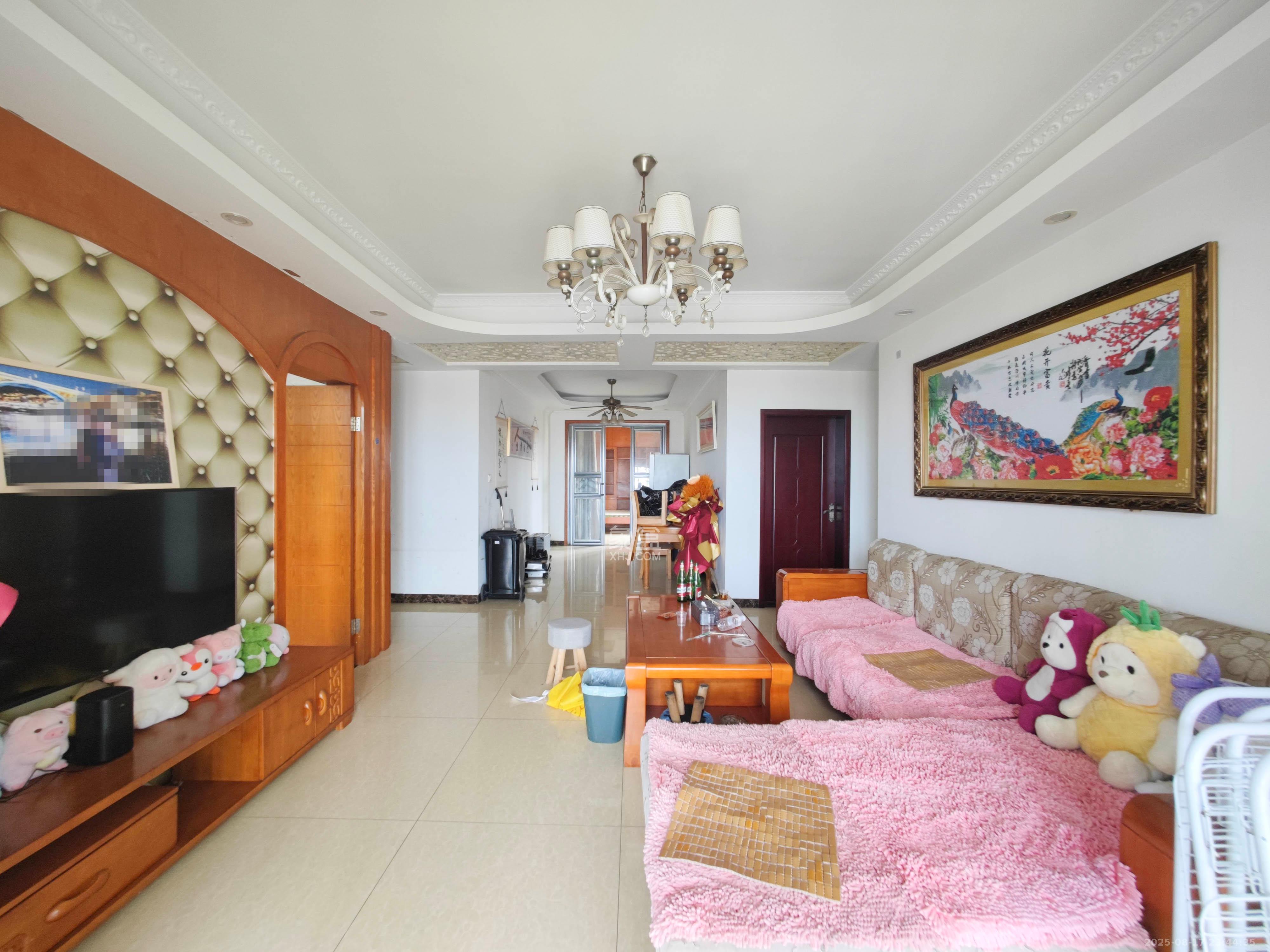 新盛珑璟台 4室2厅2卫 99.0万 新盛珑璟台 4室2厅2卫 99.0万客厅