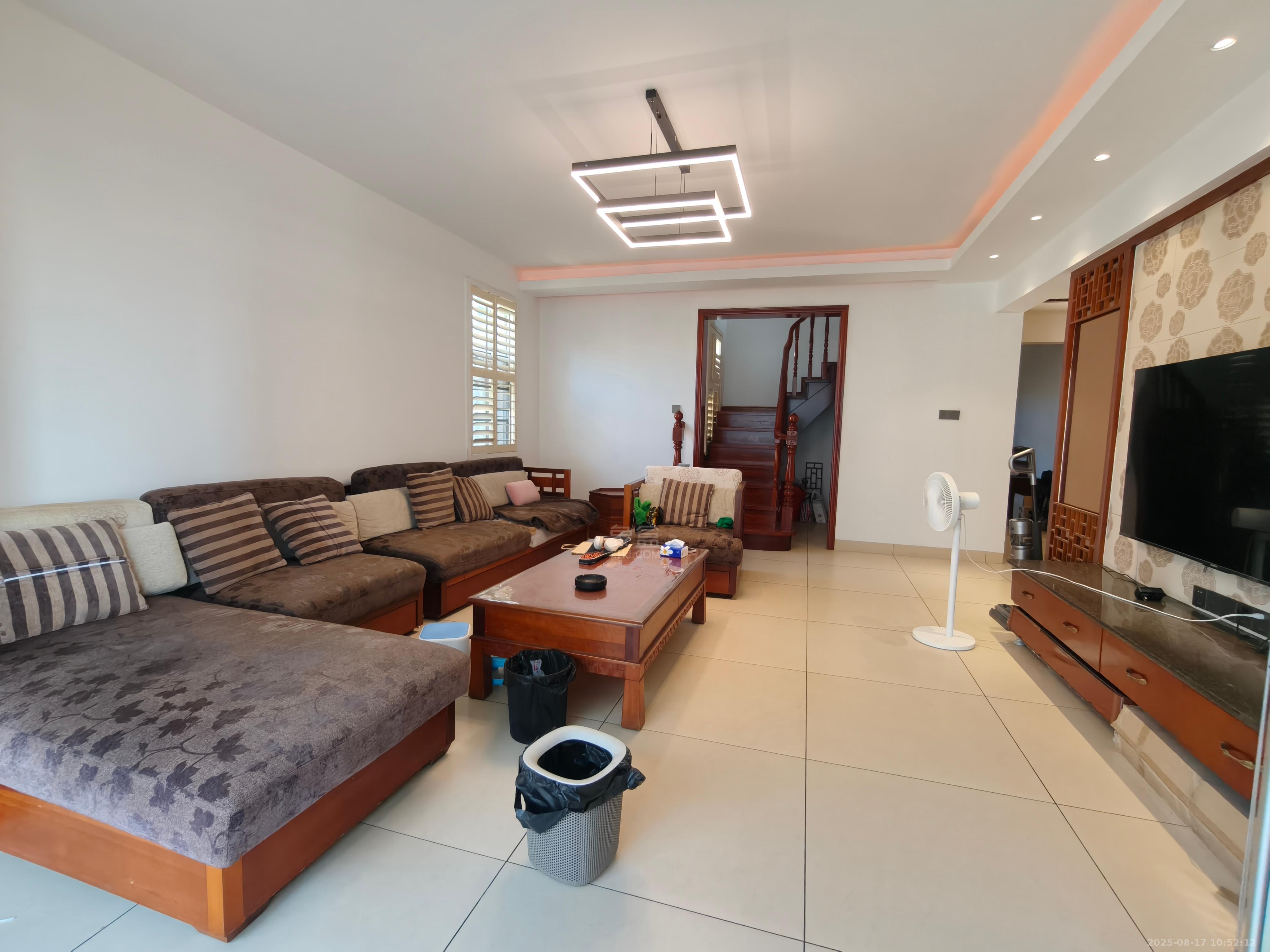 城市风景 6室2厅2卫 3200.0元/月 城市风景 6室2厅2卫 3200.0元/月室内图