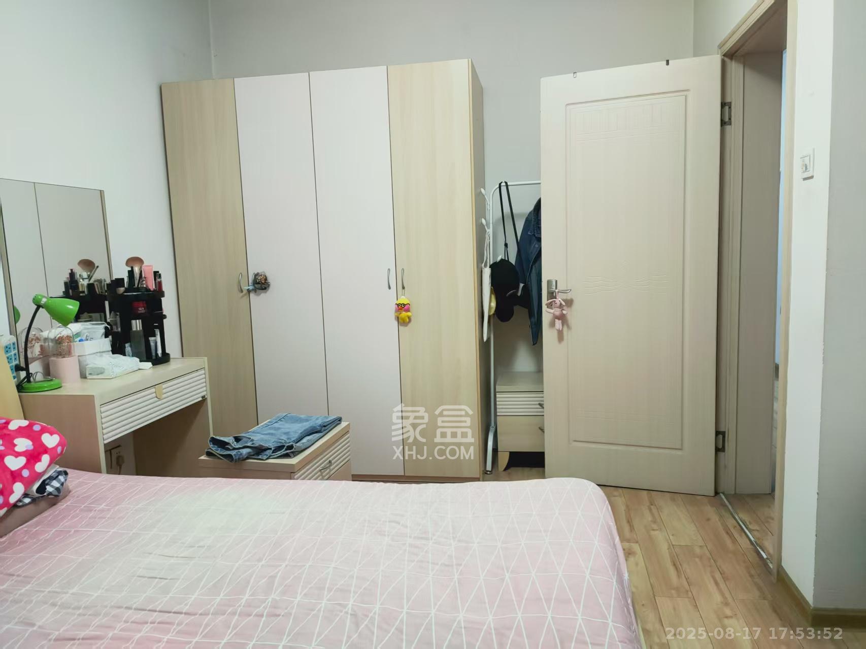 一品东庭  2室2厅1卫    2400.0元/月 一品东庭  2室2厅1卫    2400.0元/月室内图