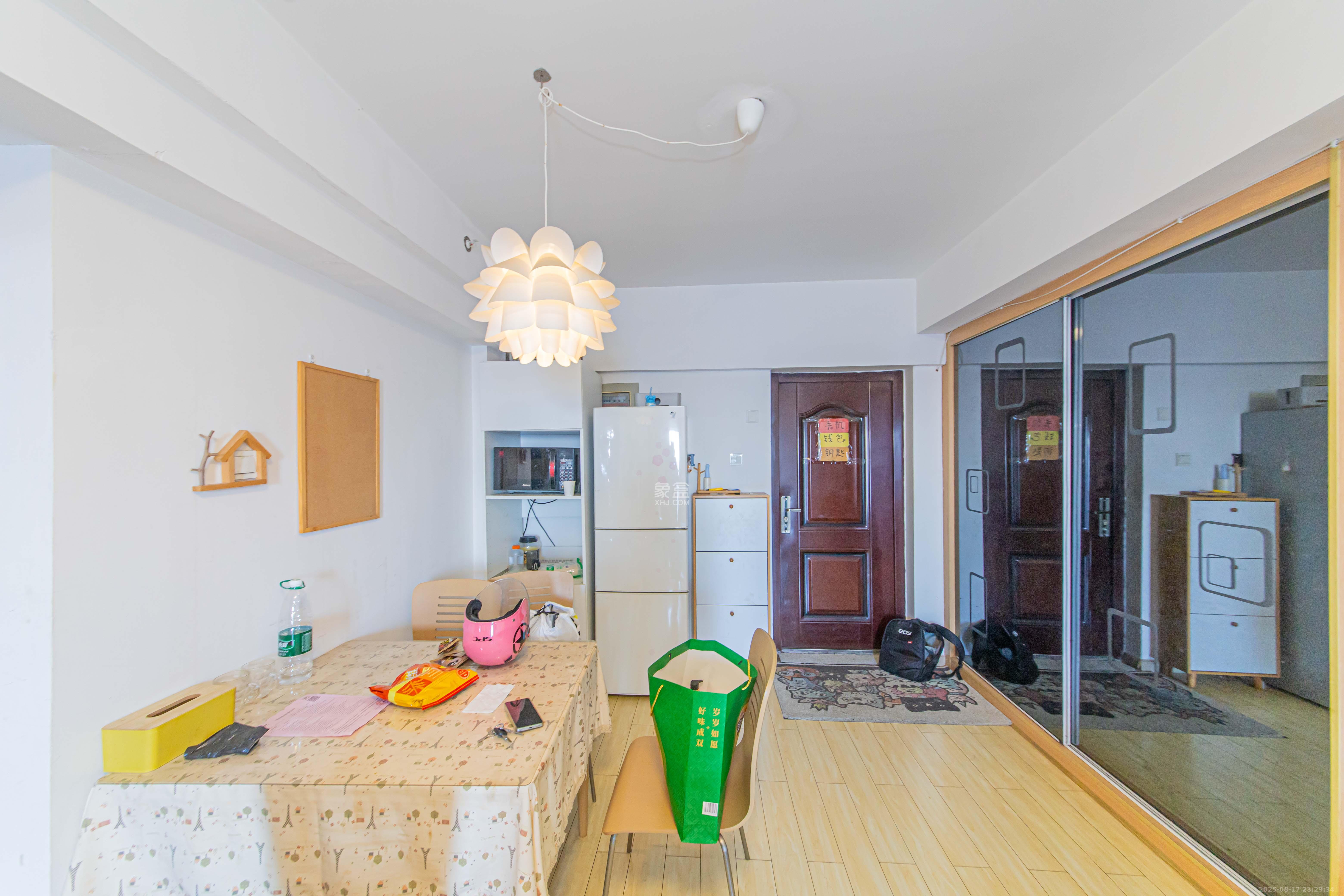 中信文化广场(中信新城二期)  2室2厅1卫    35.0万 中信文化广场(中信新城二期)  2室2厅1卫    35.0万客厅