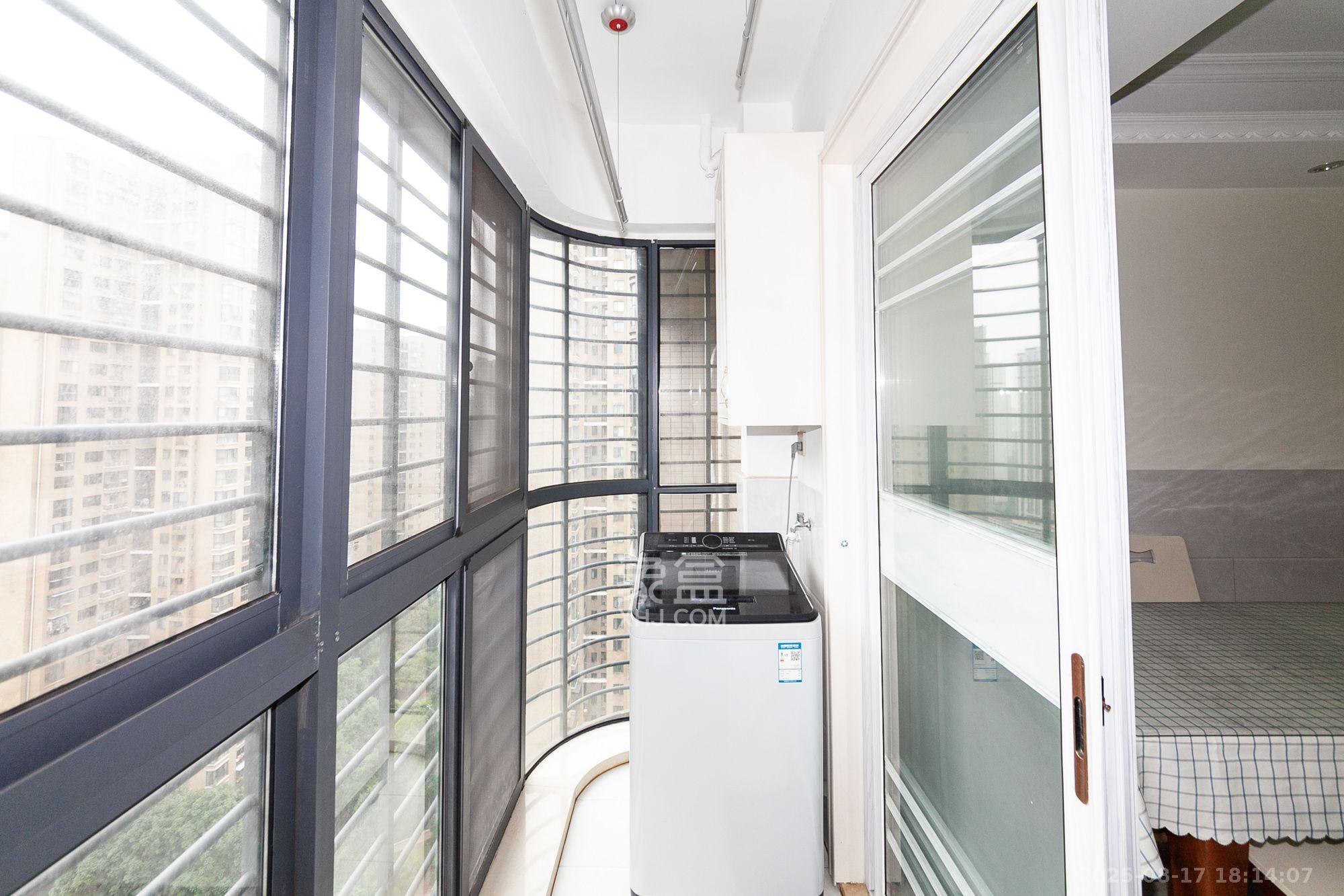 名家翡翠花园  4室2厅2卫    3000.0元/月 名家翡翠花园  4室2厅2卫    3000.0元/月室内图