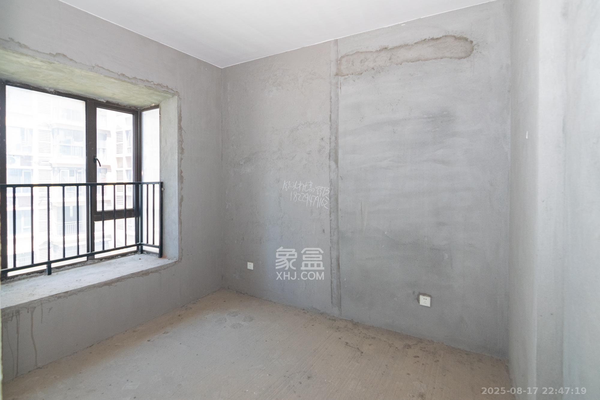 裕田奥莱小镇  3室2厅2卫    55.8万 裕田奥莱小镇  3室2厅2卫    55.8万卧室