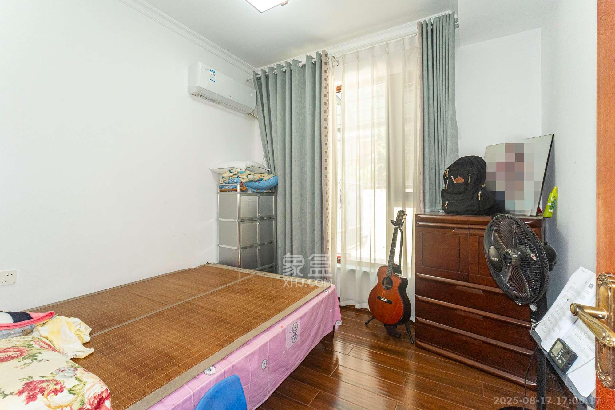 保利香槟国际  6室2厅3卫    680.0万 保利香槟国际  6室2厅3卫    680.0万卧室