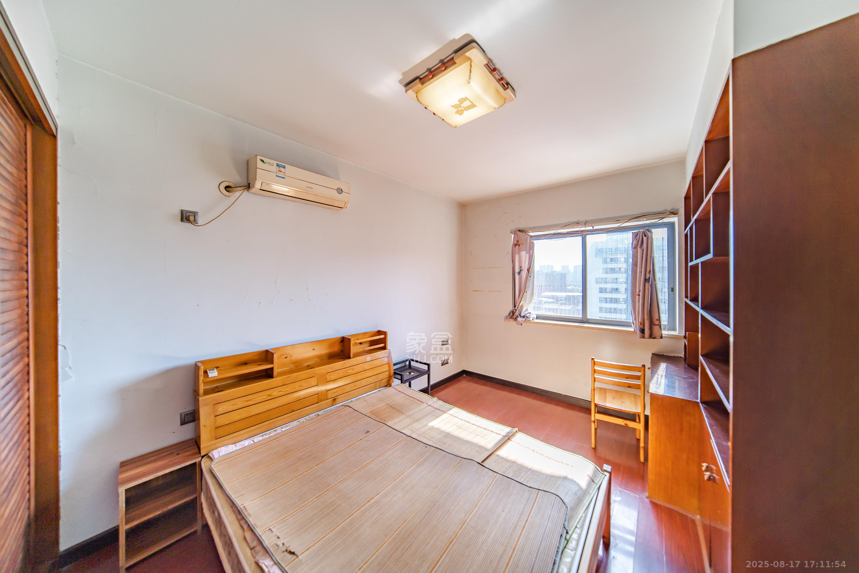 阳光100一期、四五期  3室2厅2卫    95.0万 阳光100一期、四五期  3室2厅2卫    95.0万卧室