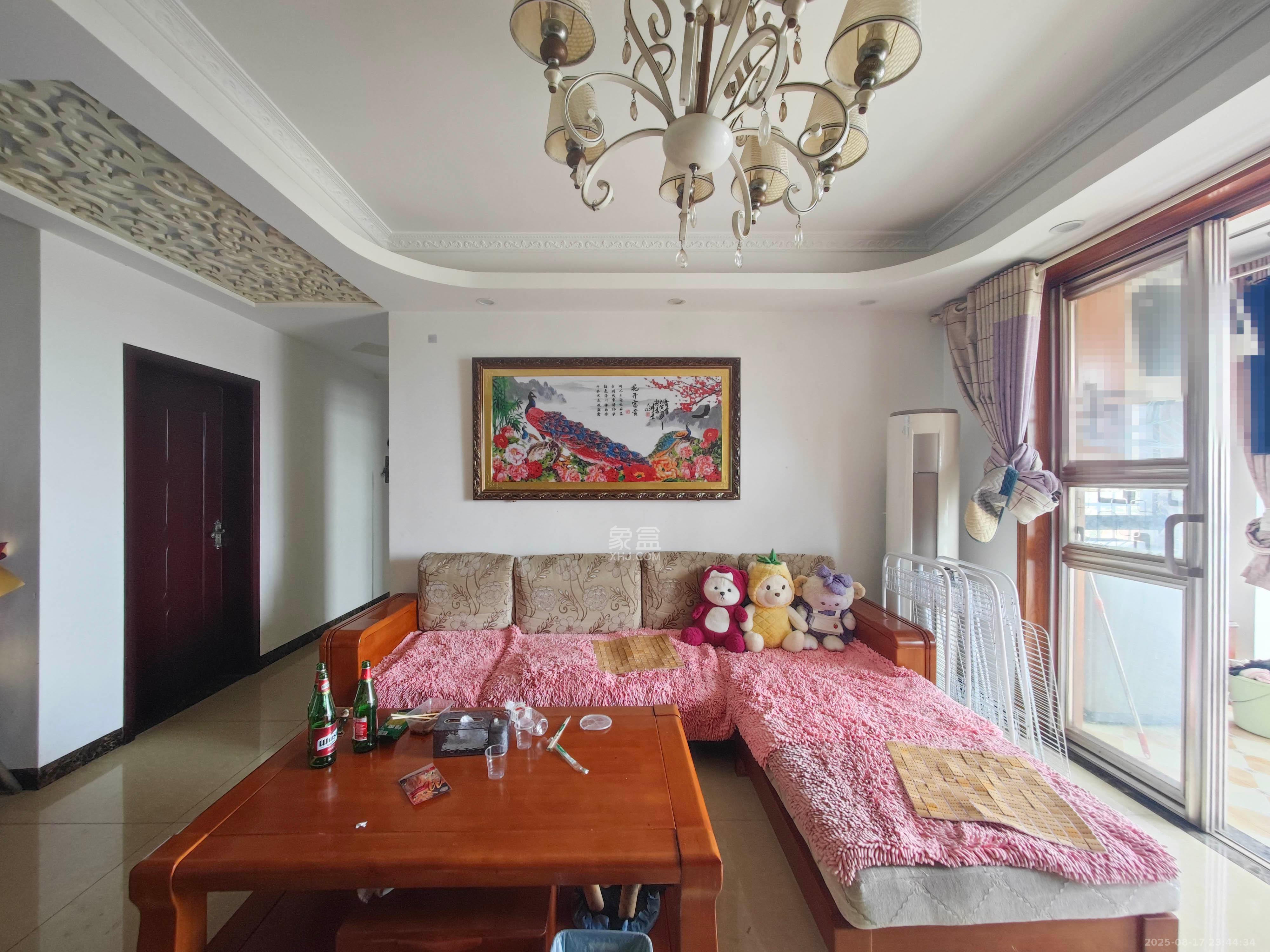 新盛珑璟台 4室2厅2卫 99.0万 新盛珑璟台 4室2厅2卫 99.0万客厅