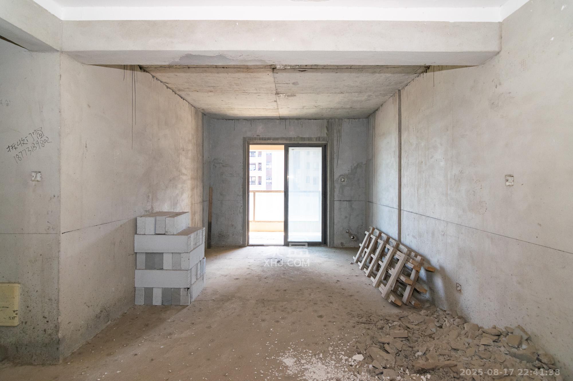 正荣财富中心  3室2厅2卫    72.8万 正荣财富中心  3室2厅2卫    72.8万客厅