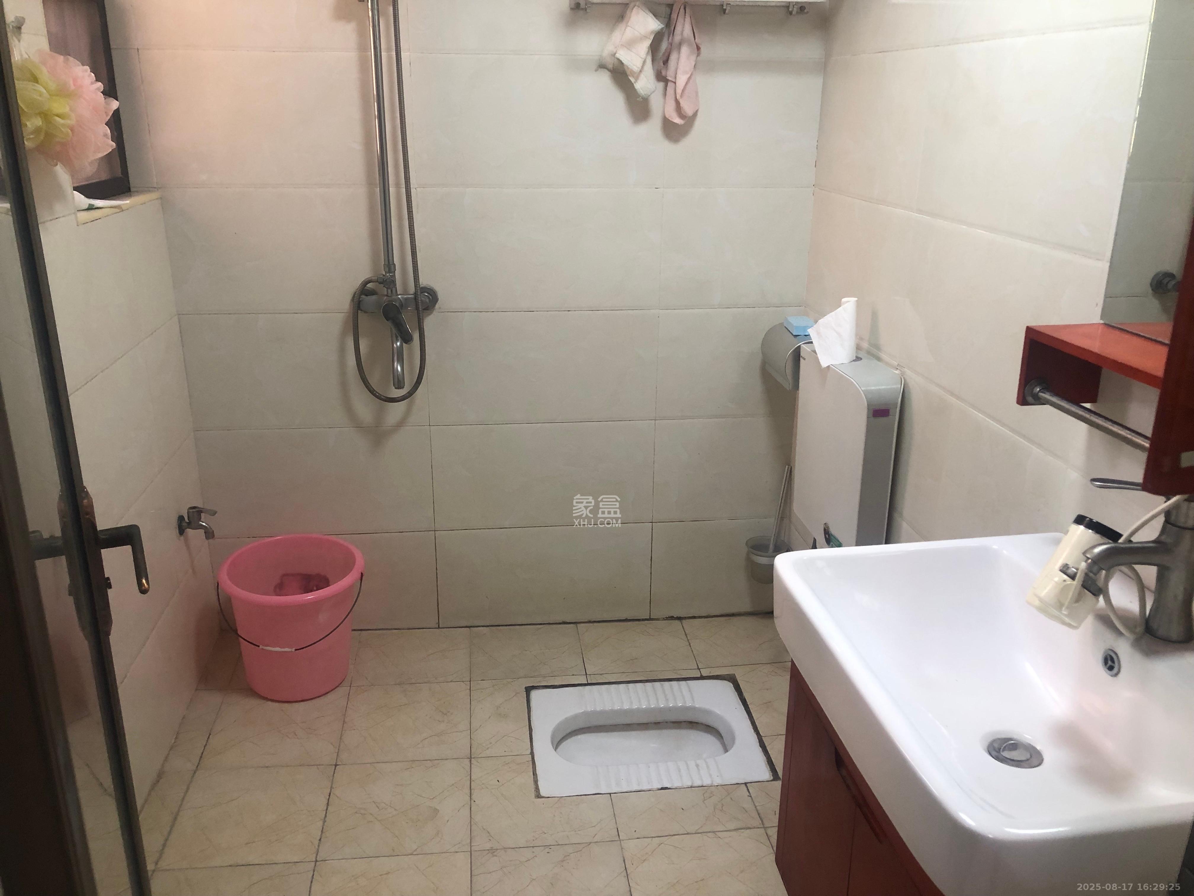 新华都万家城 3室2厅2卫 2000.0元/月 新华都万家城 3室2厅2卫 2000.0元/月室内图