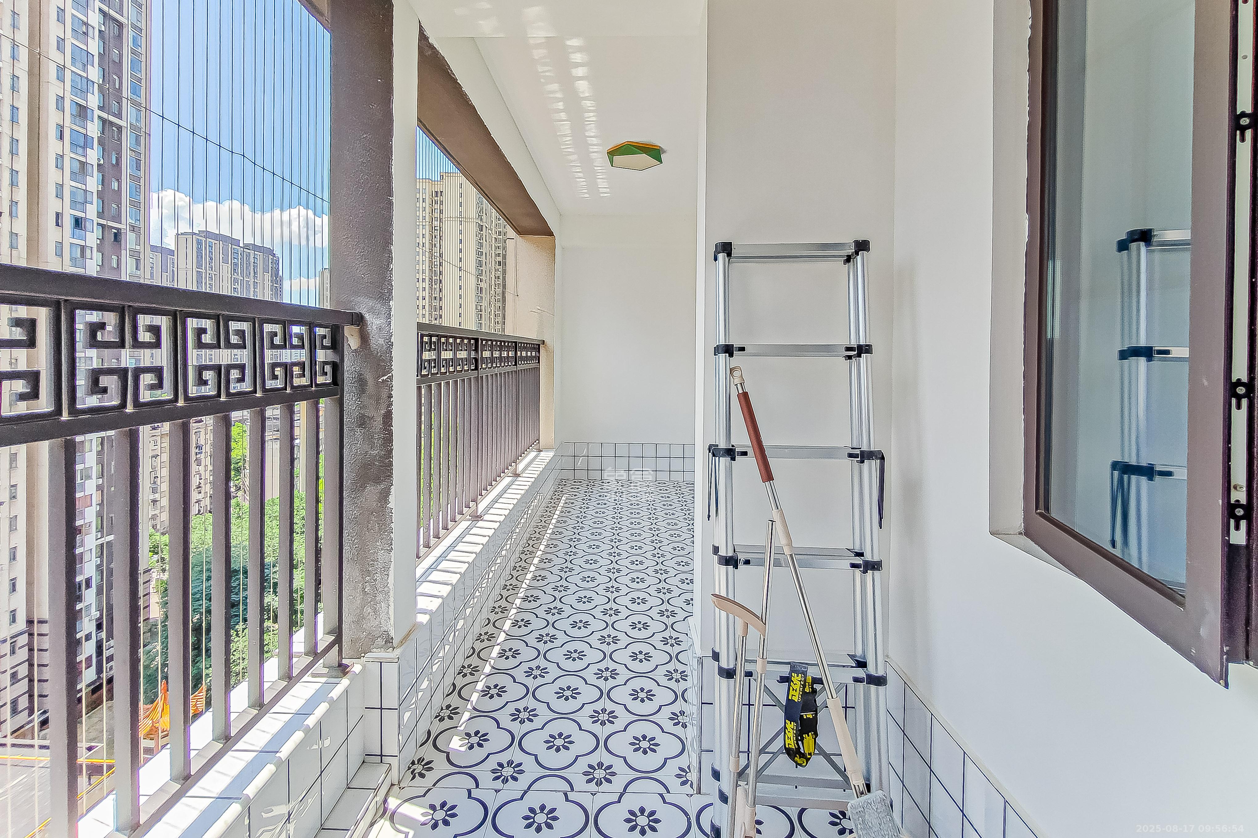 建发央玺(建发泱玺雅苑) 4室2厅2卫 320.0万 建发央玺(建发泱玺雅苑) 4室2厅2卫 320.0万阳台