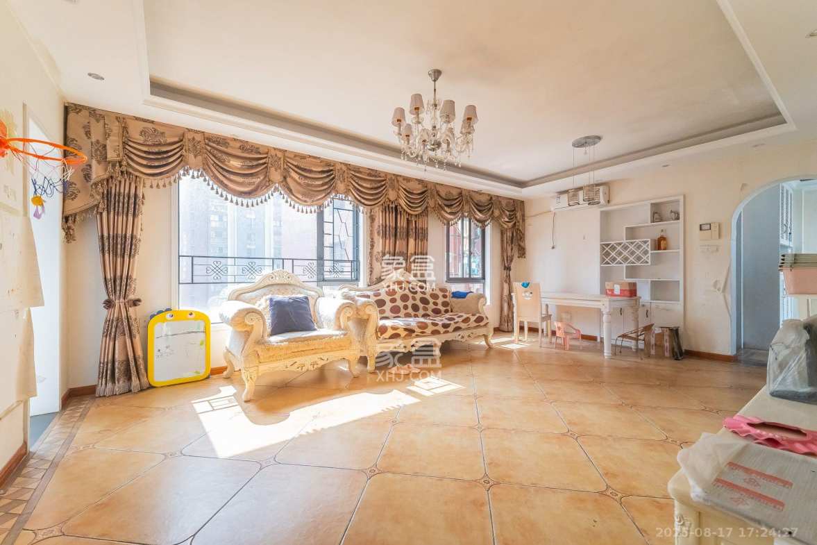 华润凤凰城二期  3室2厅1卫    2000.0元/月 华润凤凰城二期  3室2厅1卫    2000.0元/月室内图