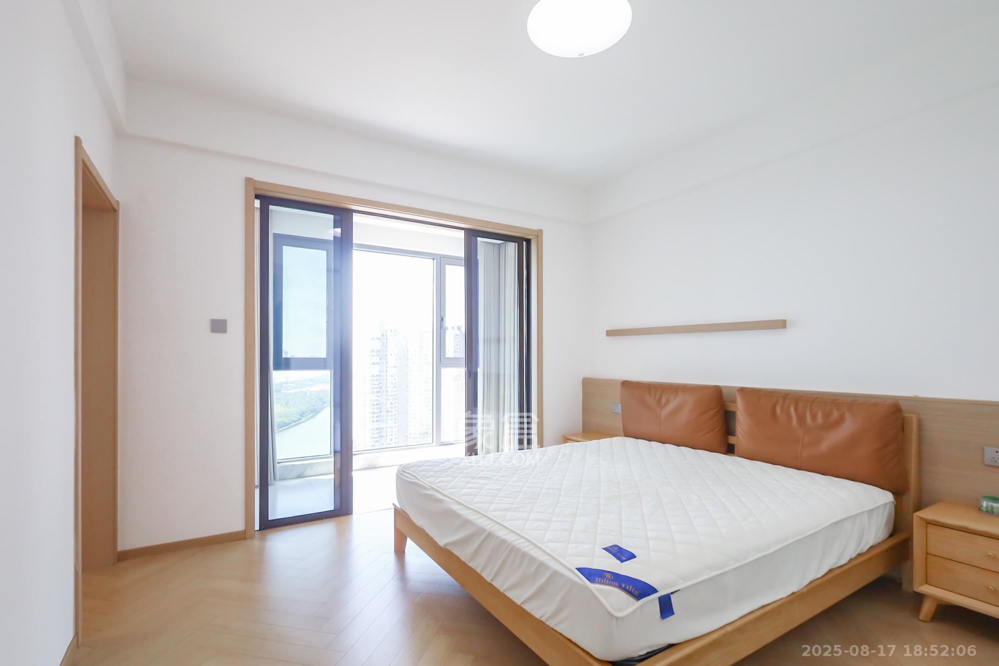 世茂外滩里(世茂铂翠湾三期)  4室2厅3卫    499.0万 世茂外滩里(世茂铂翠湾三期)  4室2厅3卫    499.0万卧室