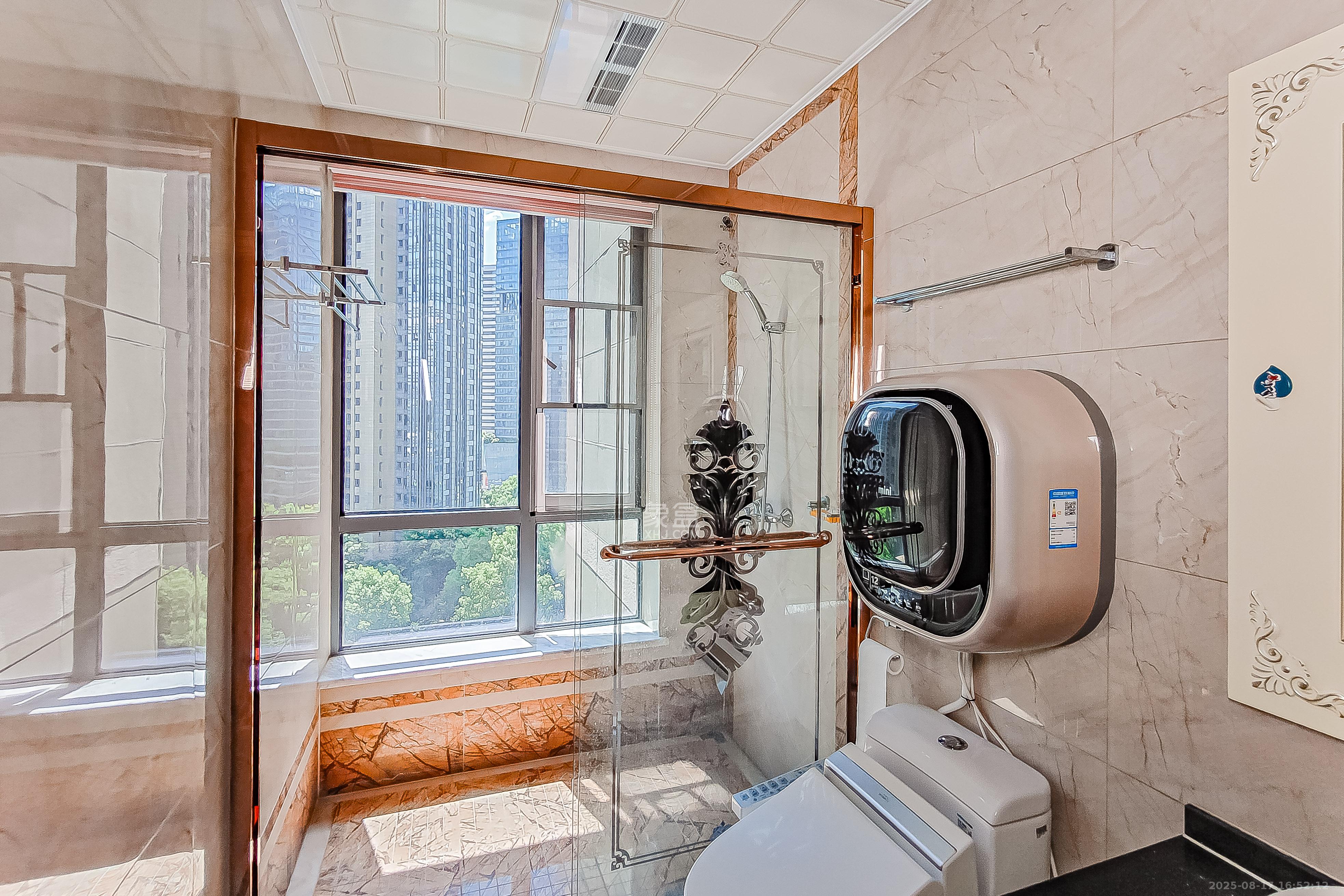 保利国际广场  4室2厅3卫    600.0万 保利国际广场  4室2厅3卫    600.0万卫生间