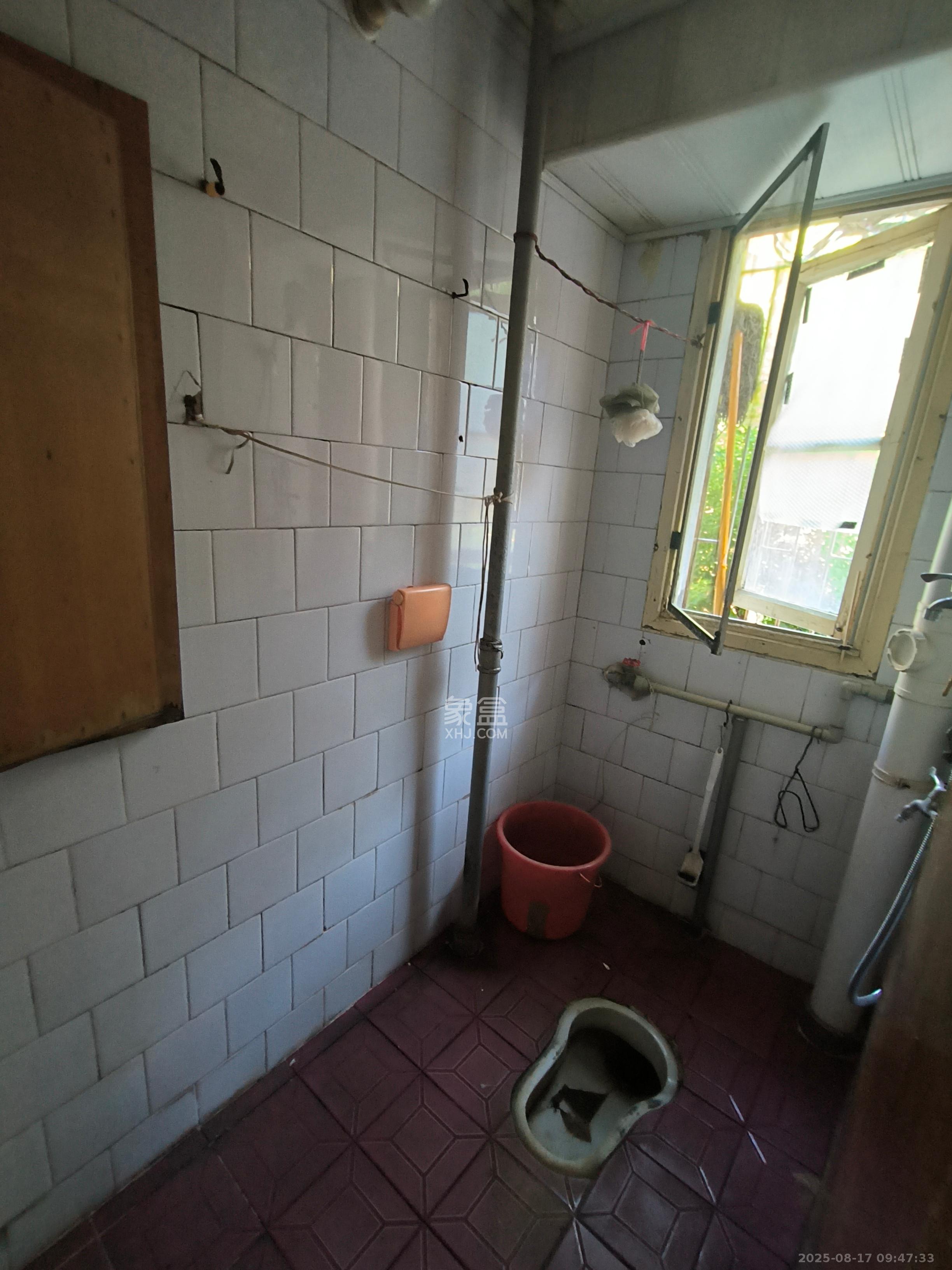 植物油宿舍  2室1厅1卫    1600.0元/月 植物油宿舍  2室1厅1卫    1600.0元/月室内图