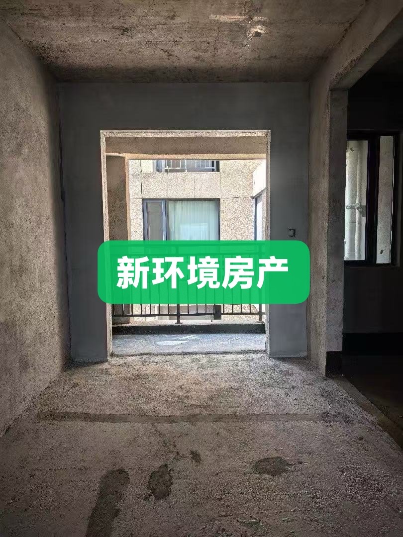 昊天珑璟湾  4室2厅2卫   66.80万客厅