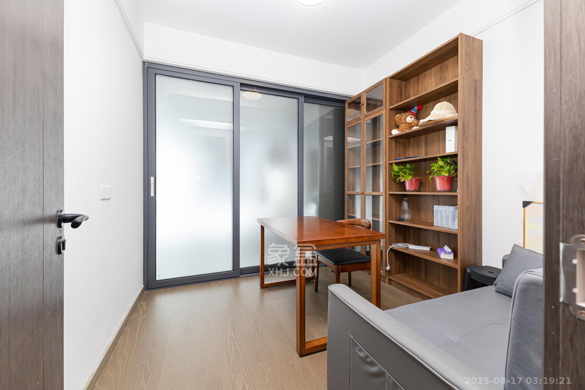 越秀湘江星汇城三期 4室2厅3卫 260.0万 越秀湘江星汇城三期 4室2厅3卫 260.0万卧室