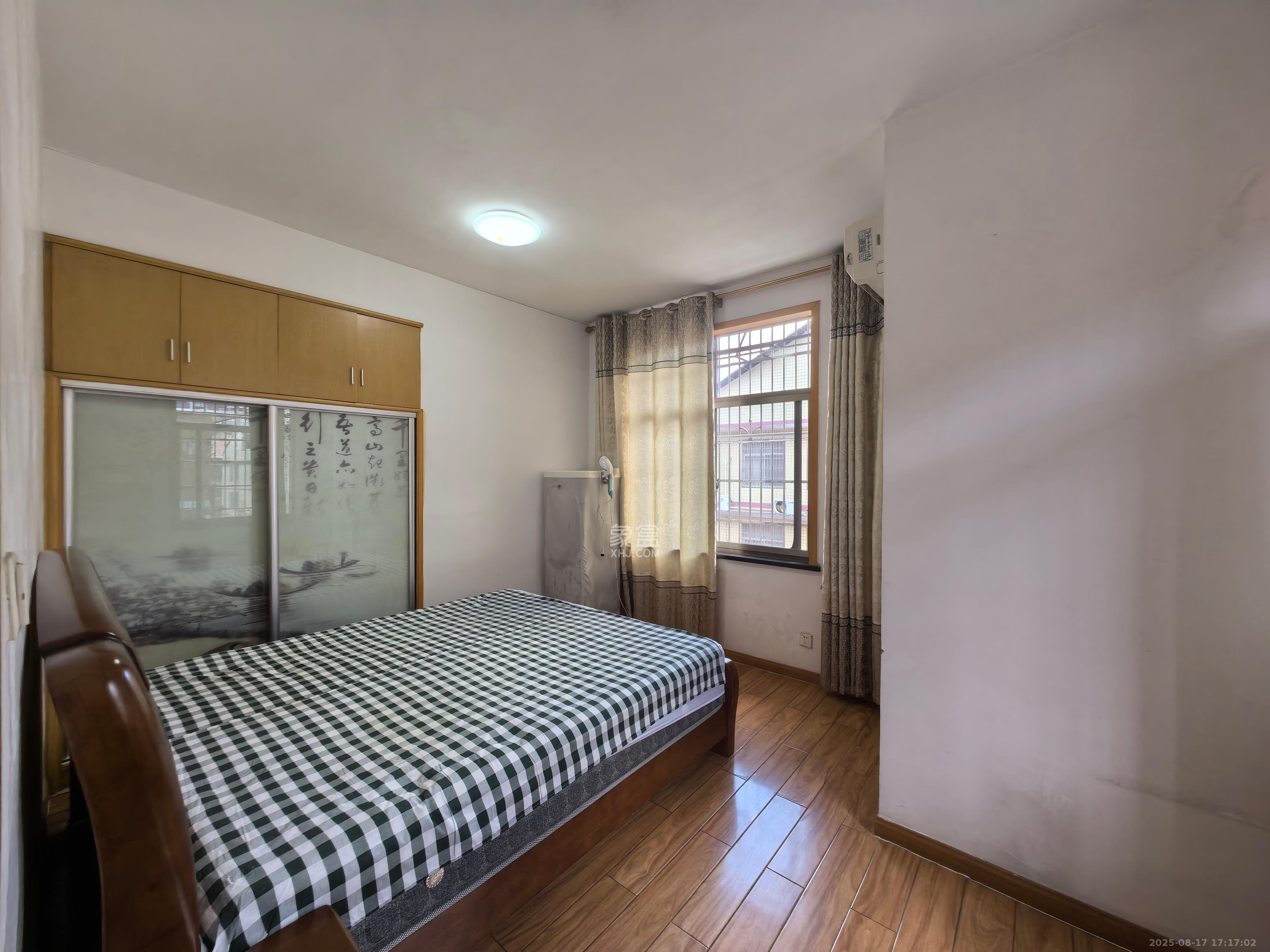 城西安置小区  3室2厅2卫    1500.0元/月室内图