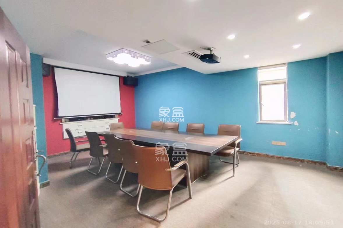 华晨国际公馆  3室2厅2卫    8000.0元/月 华晨国际公馆  3室2厅2卫    8000.0元/月室内图