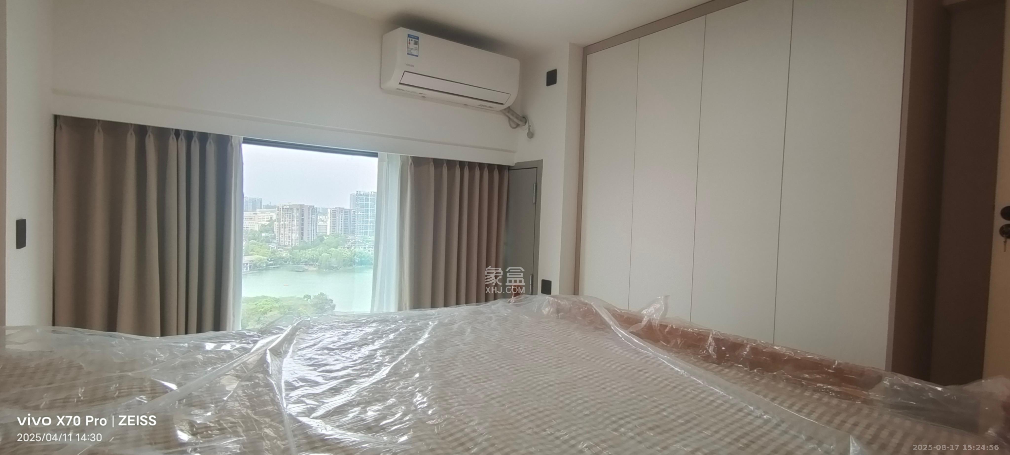 绿地V岛  1室0厅0卫   2300.00元/月室内图
