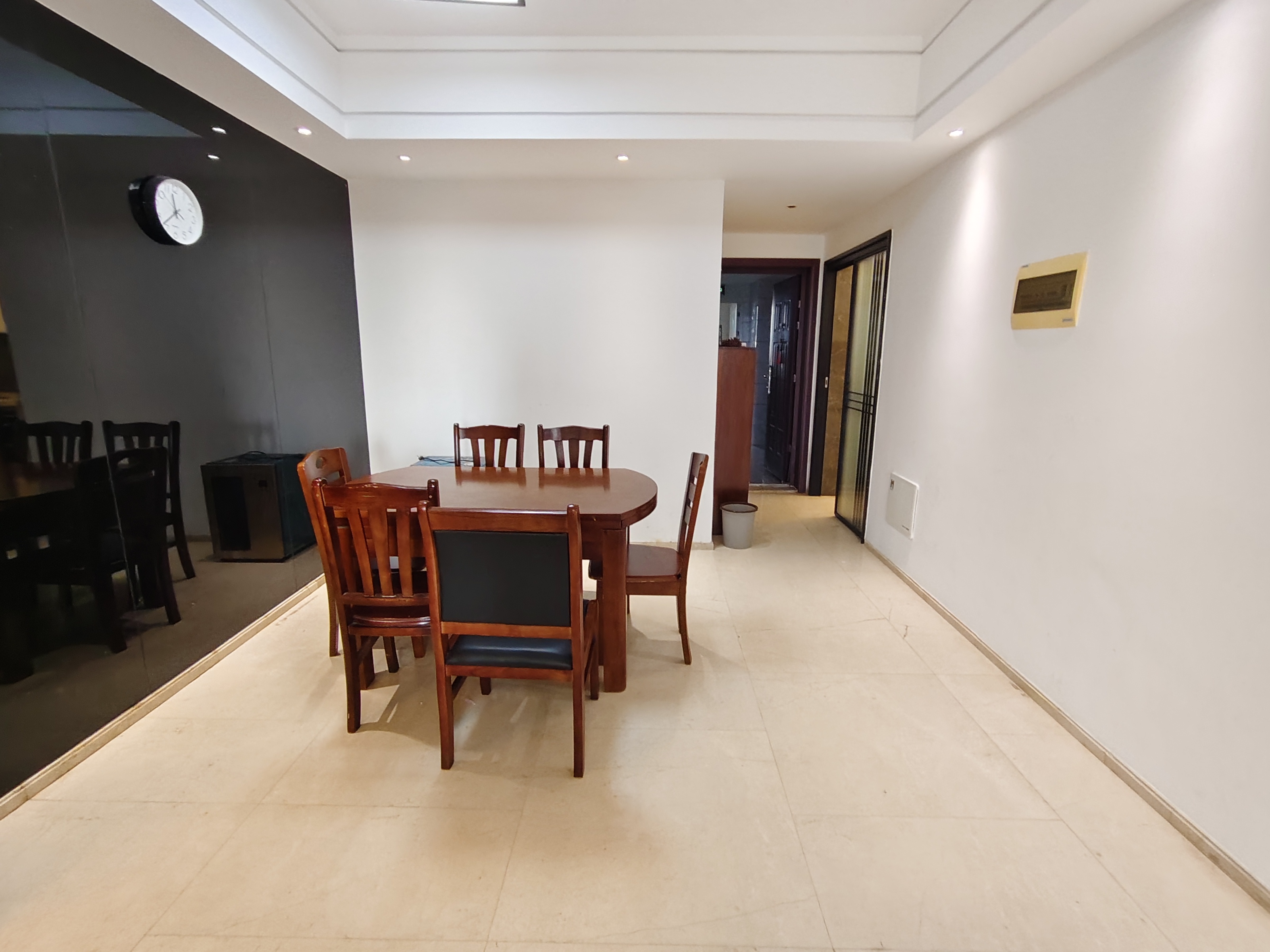 天鹅湾 2室1厅1卫 2300.0元/月 天鹅湾 2室1厅1卫 2300.0元/月室内图