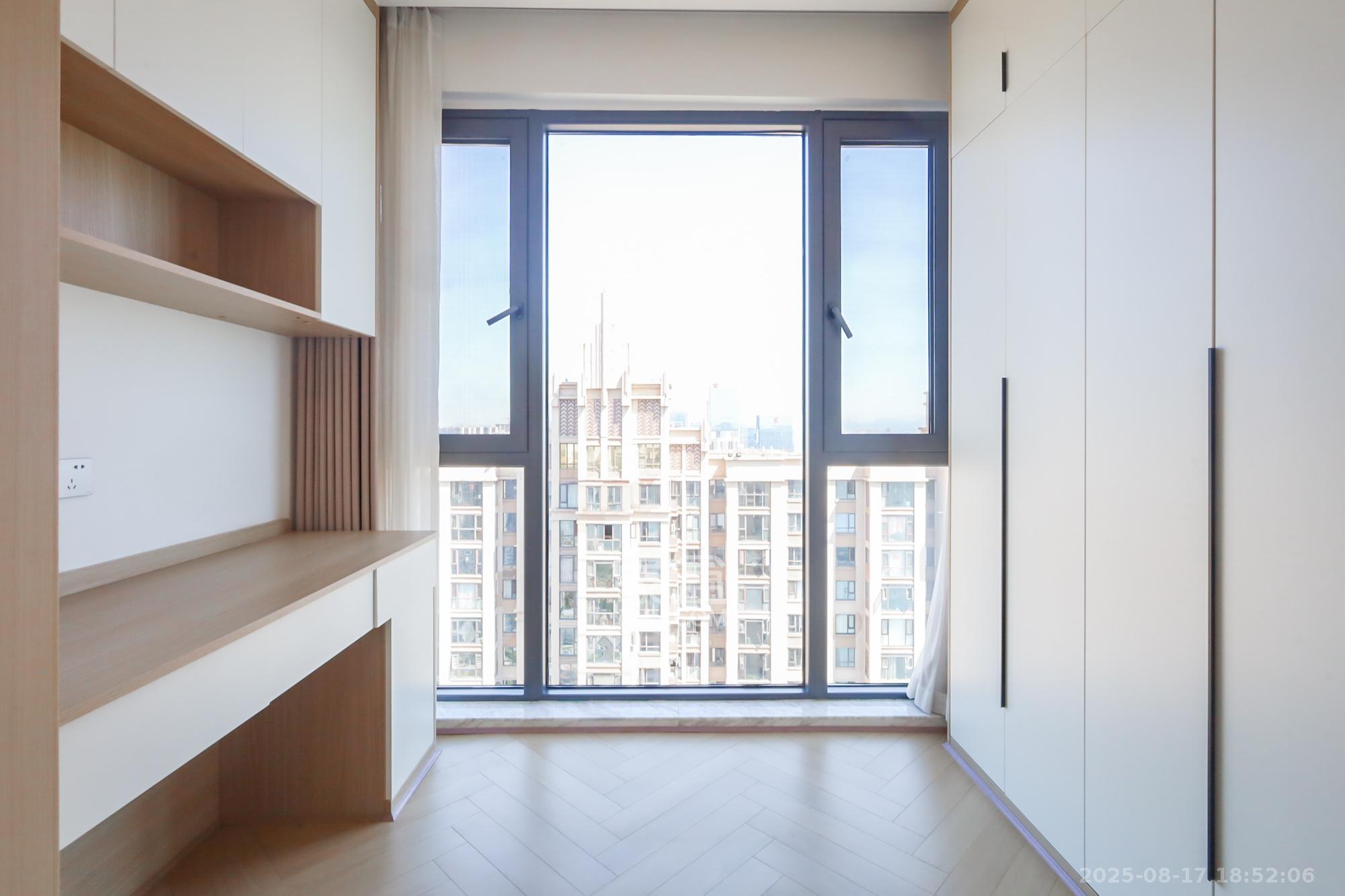 世茂外滩里(世茂铂翠湾三期)  4室2厅3卫    499.0万 世茂外滩里(世茂铂翠湾三期)  4室2厅3卫    499.0万阳台