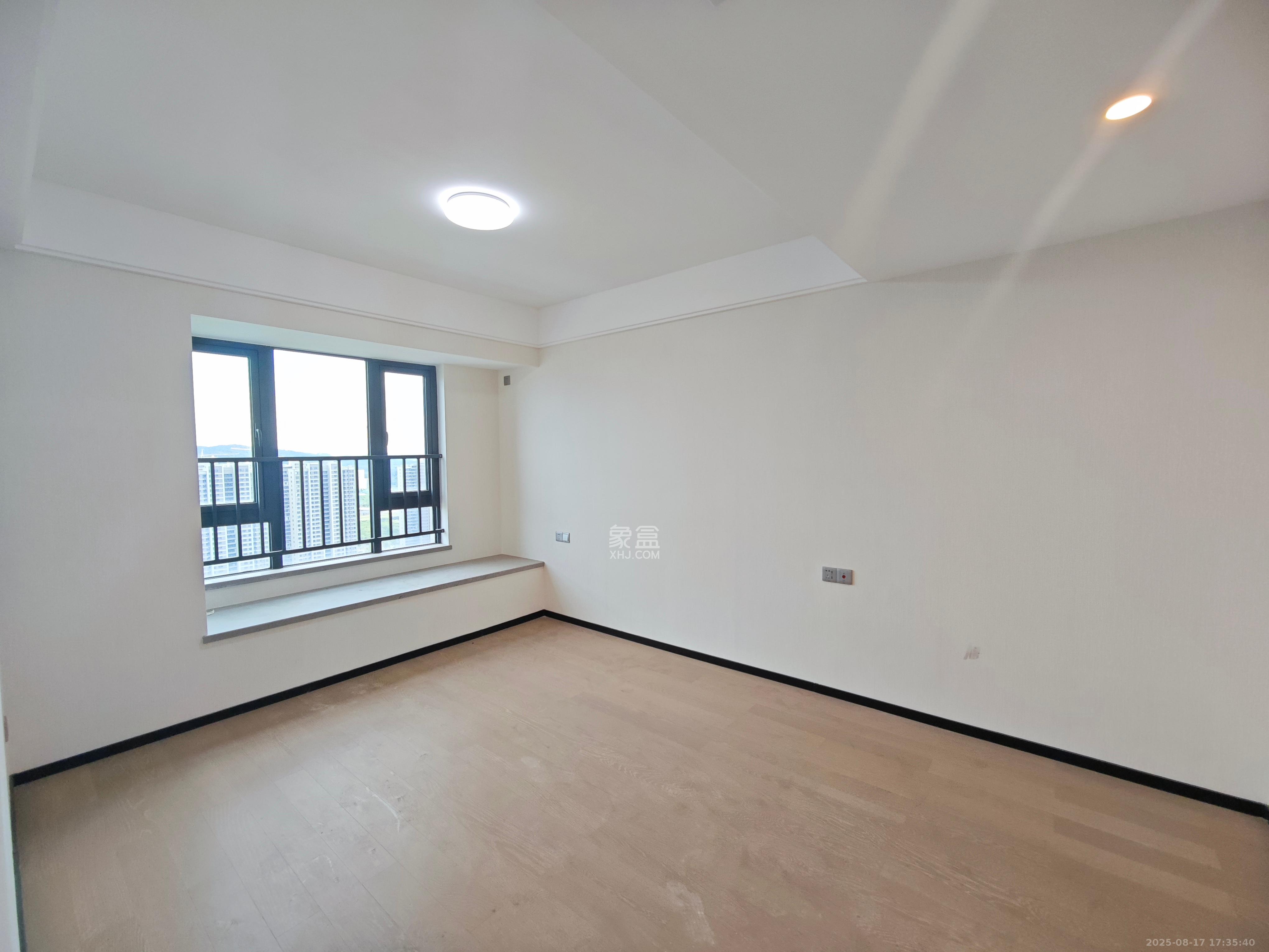 中海麓山境北区  4室2厅2卫    2700.0元/月室内图