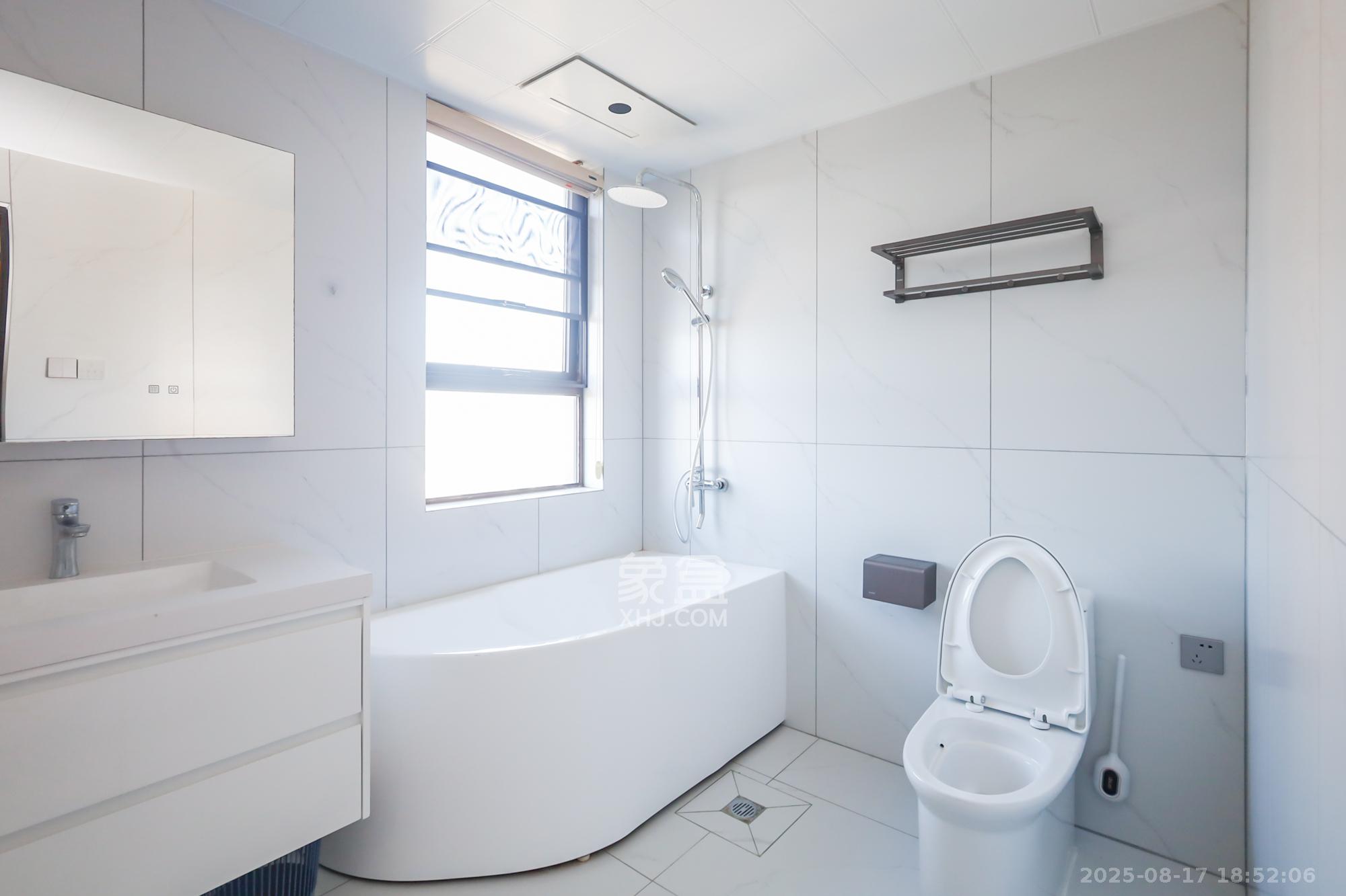 世茂外滩里(世茂铂翠湾三期)  4室2厅3卫    499.0万 世茂外滩里(世茂铂翠湾三期)  4室2厅3卫    499.0万卫生间