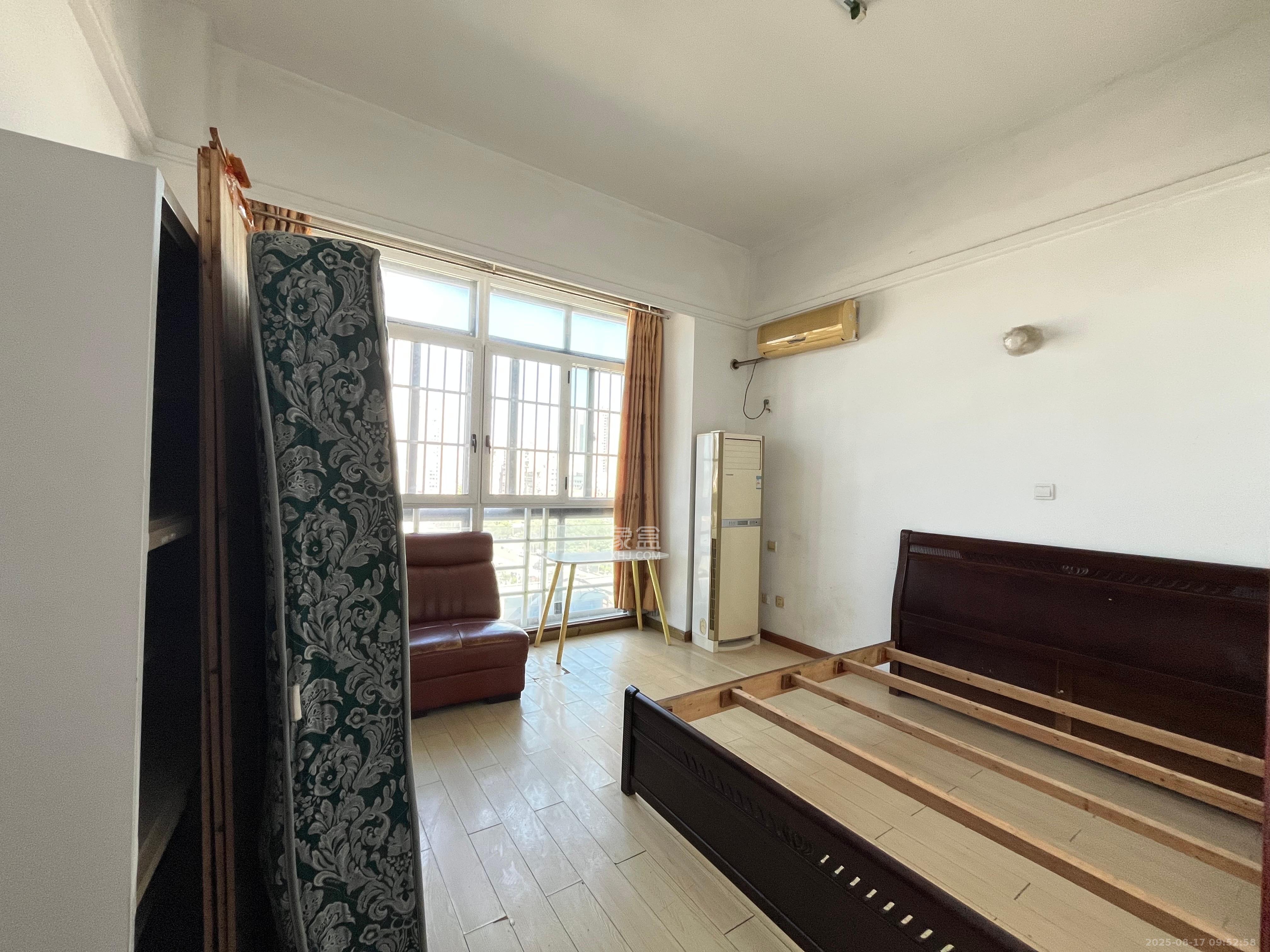 浏阳河畔家园  1室1厅1卫    1500.0元/月 浏阳河畔家园  1室1厅1卫    1500.0元/月室内图