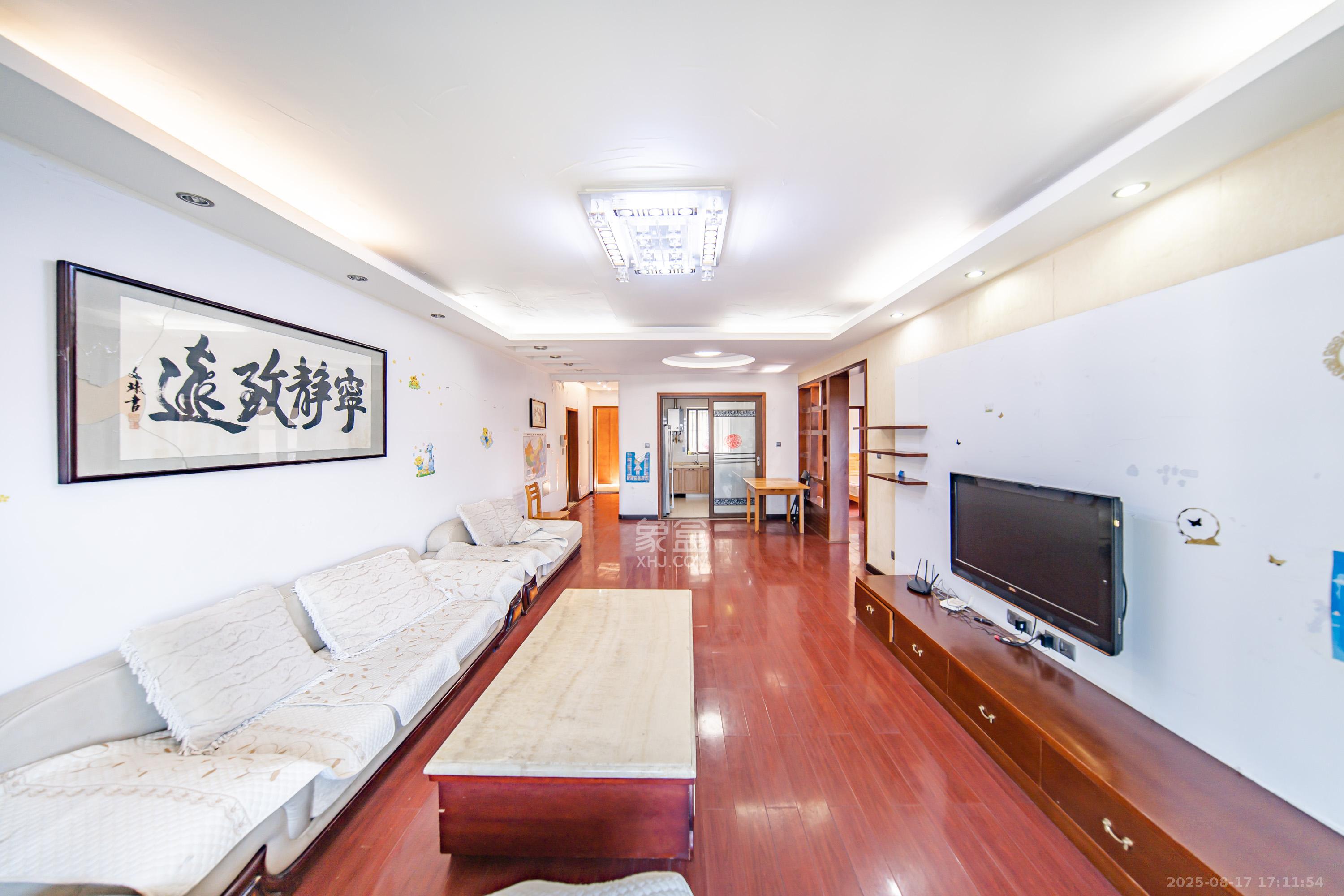 阳光100一期、四五期  3室2厅2卫    95.0万 阳光100一期、四五期  3室2厅2卫    95.0万客厅