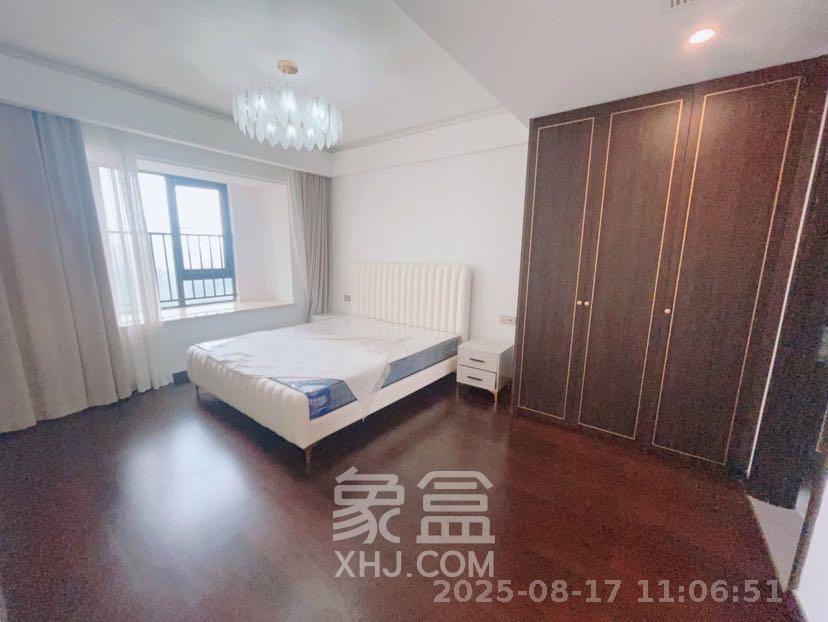 东原麓印长江B区  4室2厅2卫   5500.00元/月室内图