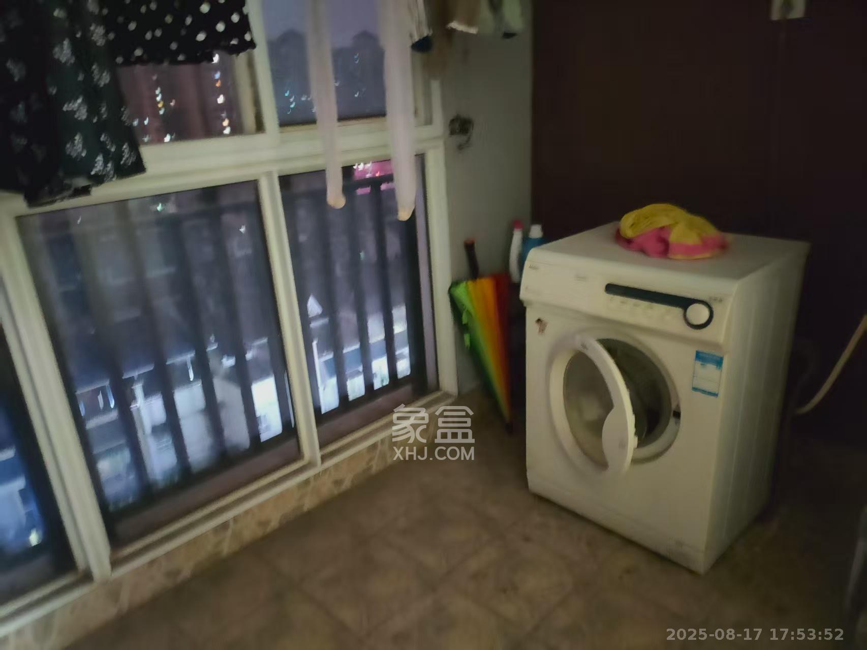 一品东庭  2室2厅1卫    2400.0元/月 一品东庭  2室2厅1卫    2400.0元/月室内图