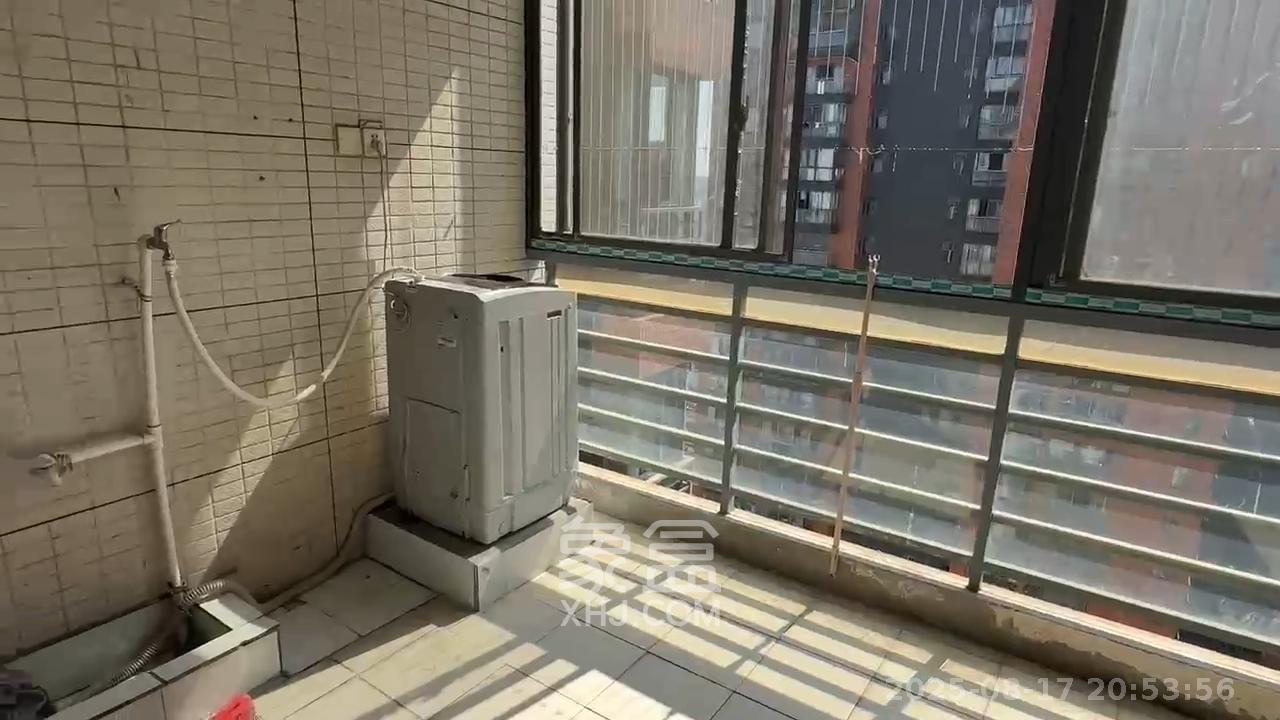 滨江君悦香邸  3室2厅1卫    2600.0元/月 滨江君悦香邸  3室2厅1卫    2600.0元/月室内图