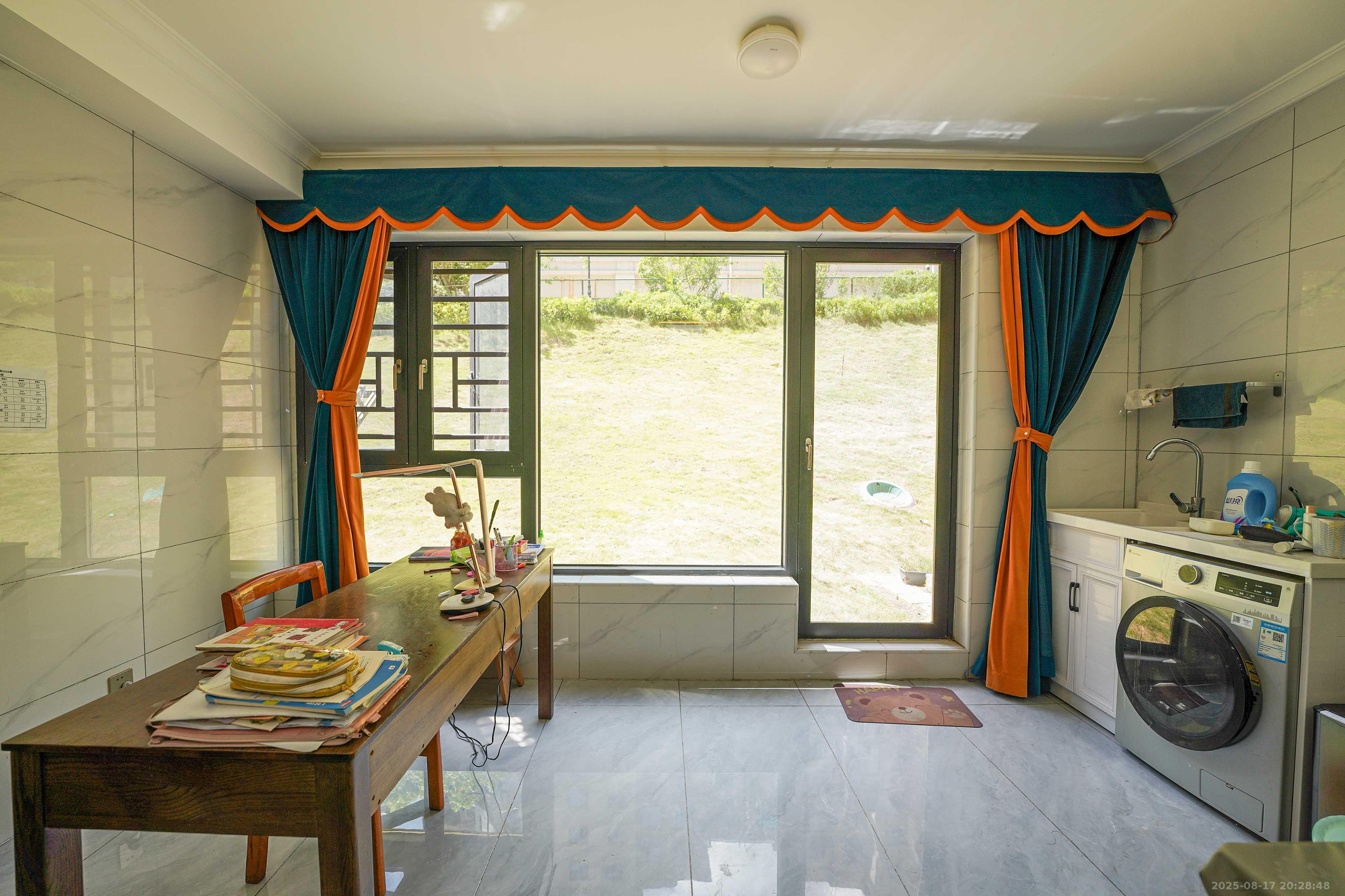 五矿万境蓝山 4室2厅2卫 139.0万 五矿万境蓝山 4室2厅2卫 139.0万阳台