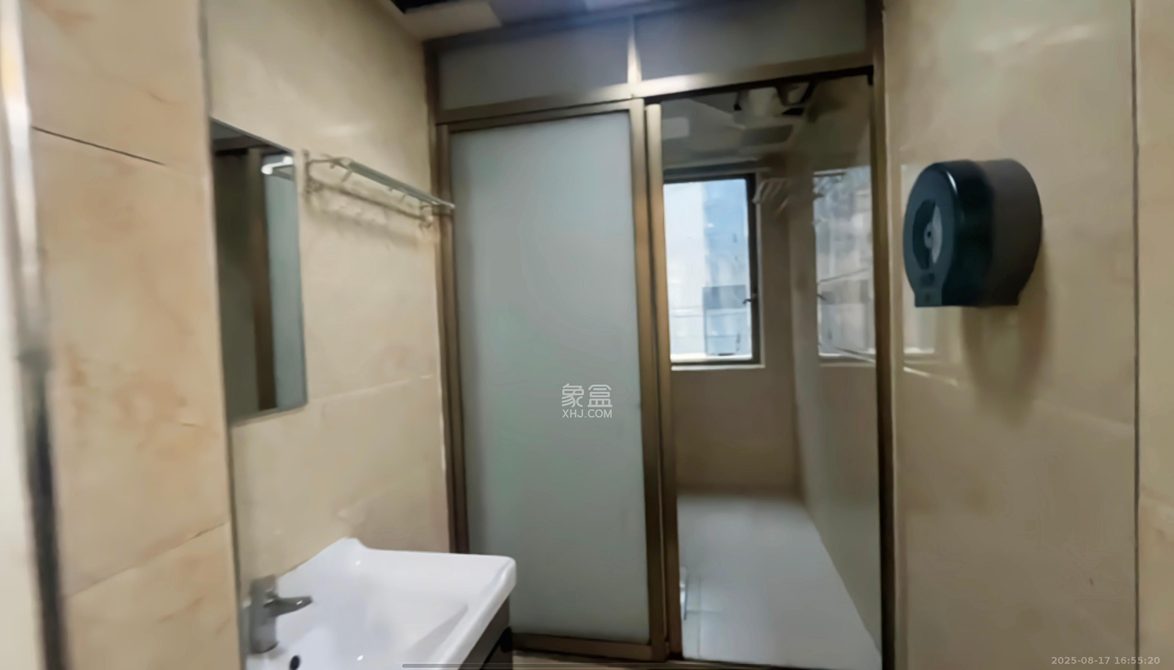 新城新世界一二三期  5室2厅2卫   3400.00元/月室内图
