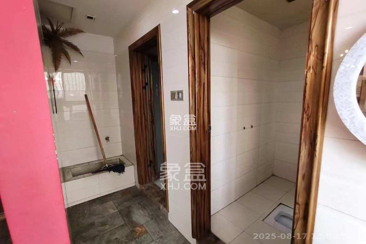 华晨国际公馆  3室2厅2卫    8000.0元/月 华晨国际公馆  3室2厅2卫    8000.0元/月室内图