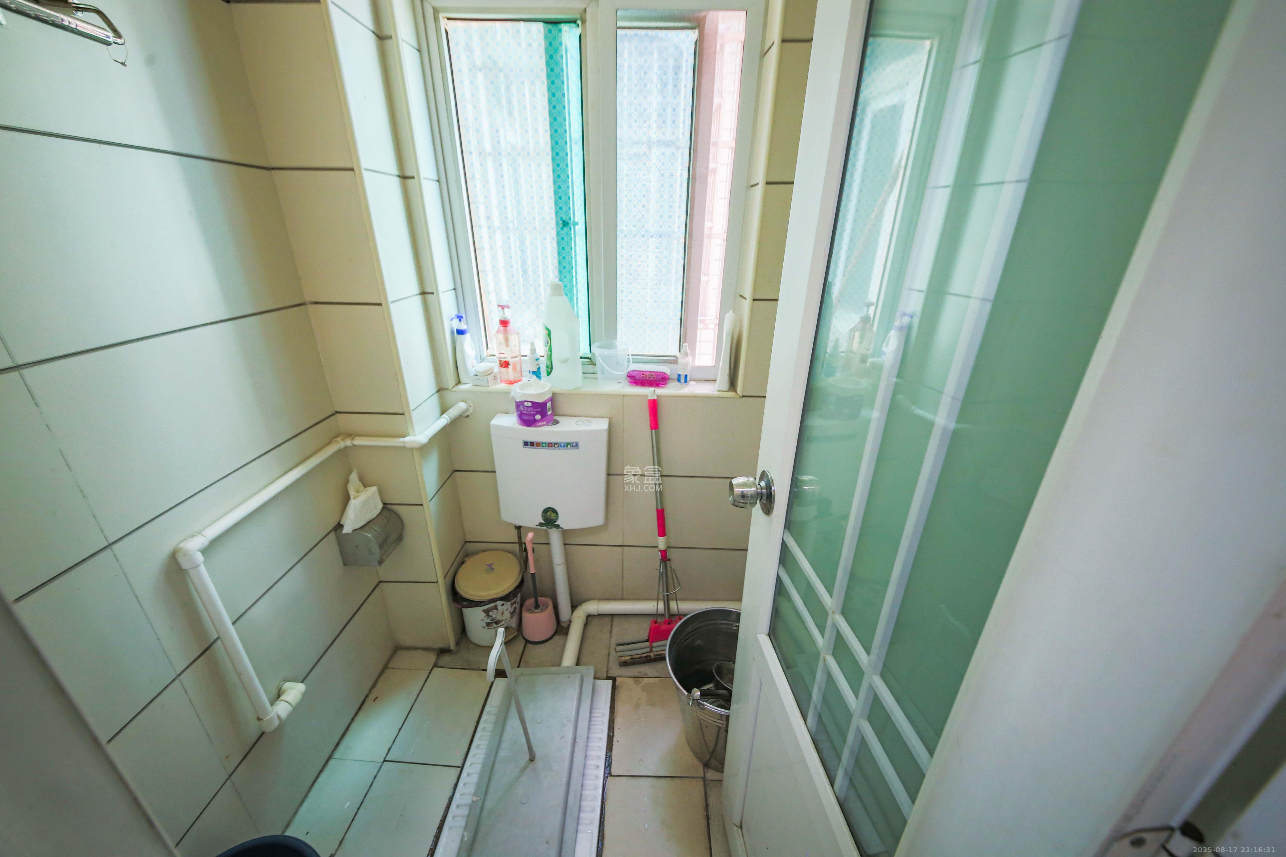 大为农博嘉园 5室2厅3卫 120.0万 大为农博嘉园 5室2厅3卫 120.0万卫生间