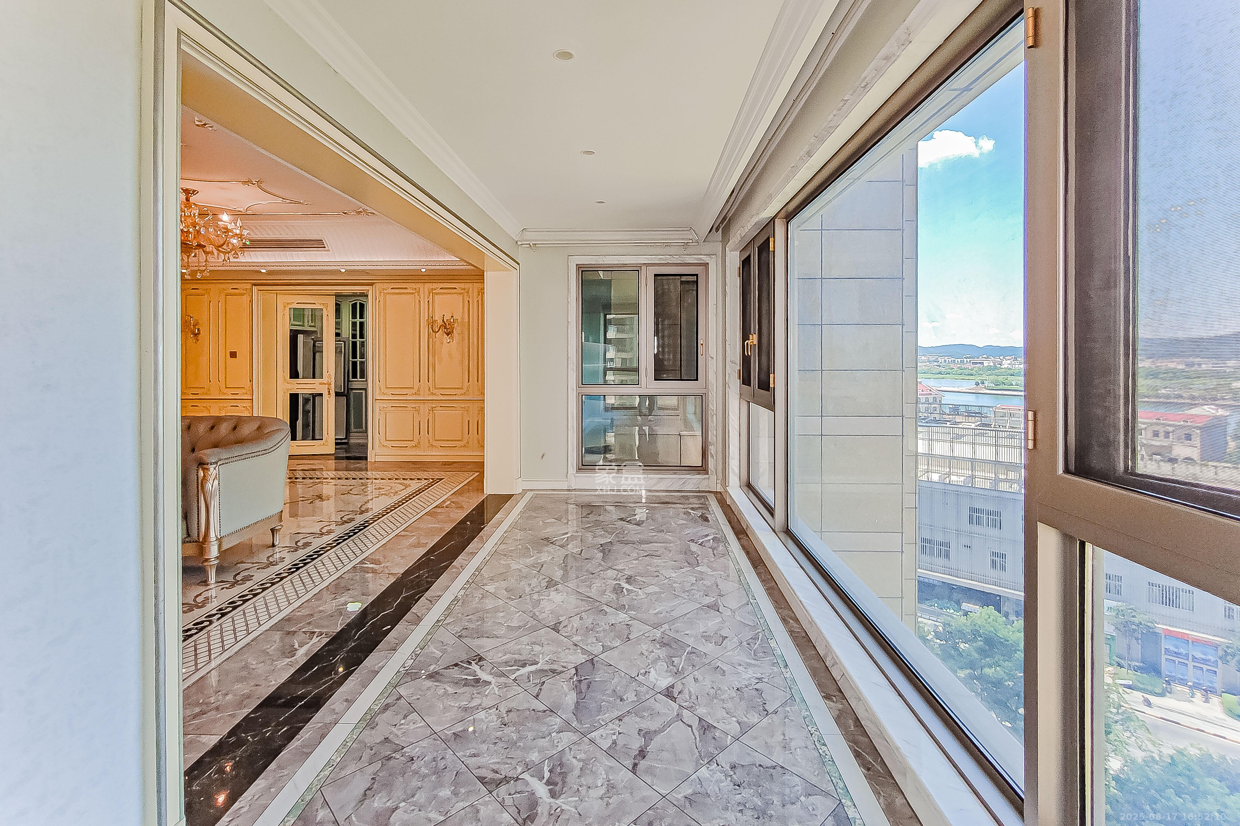 保利国际广场  4室2厅3卫    600.0万 保利国际广场  4室2厅3卫    600.0万阳台