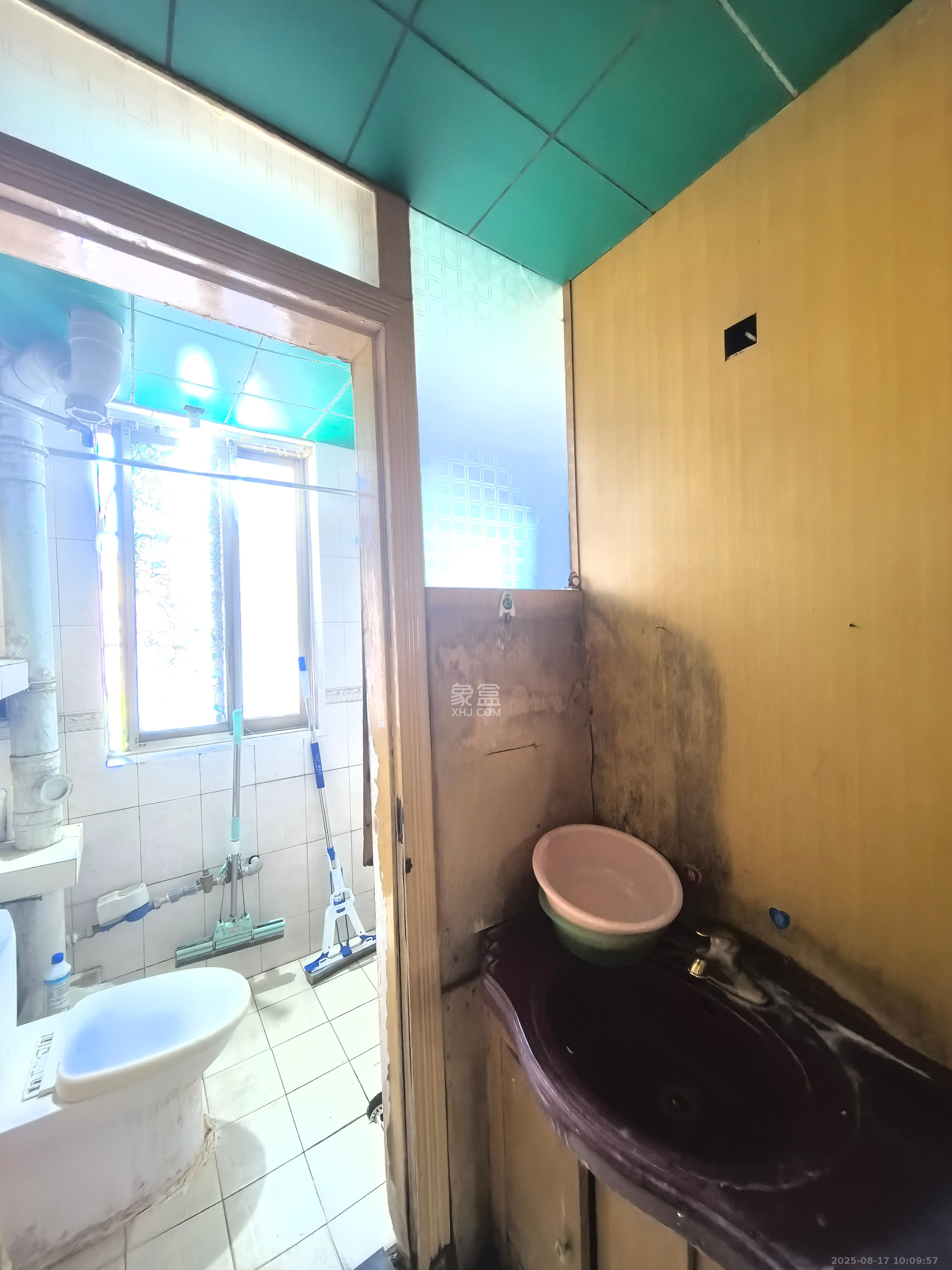 雄海花园 3室2厅2卫 2600.0元/月 雄海花园 3室2厅2卫 2600.0元/月室内图