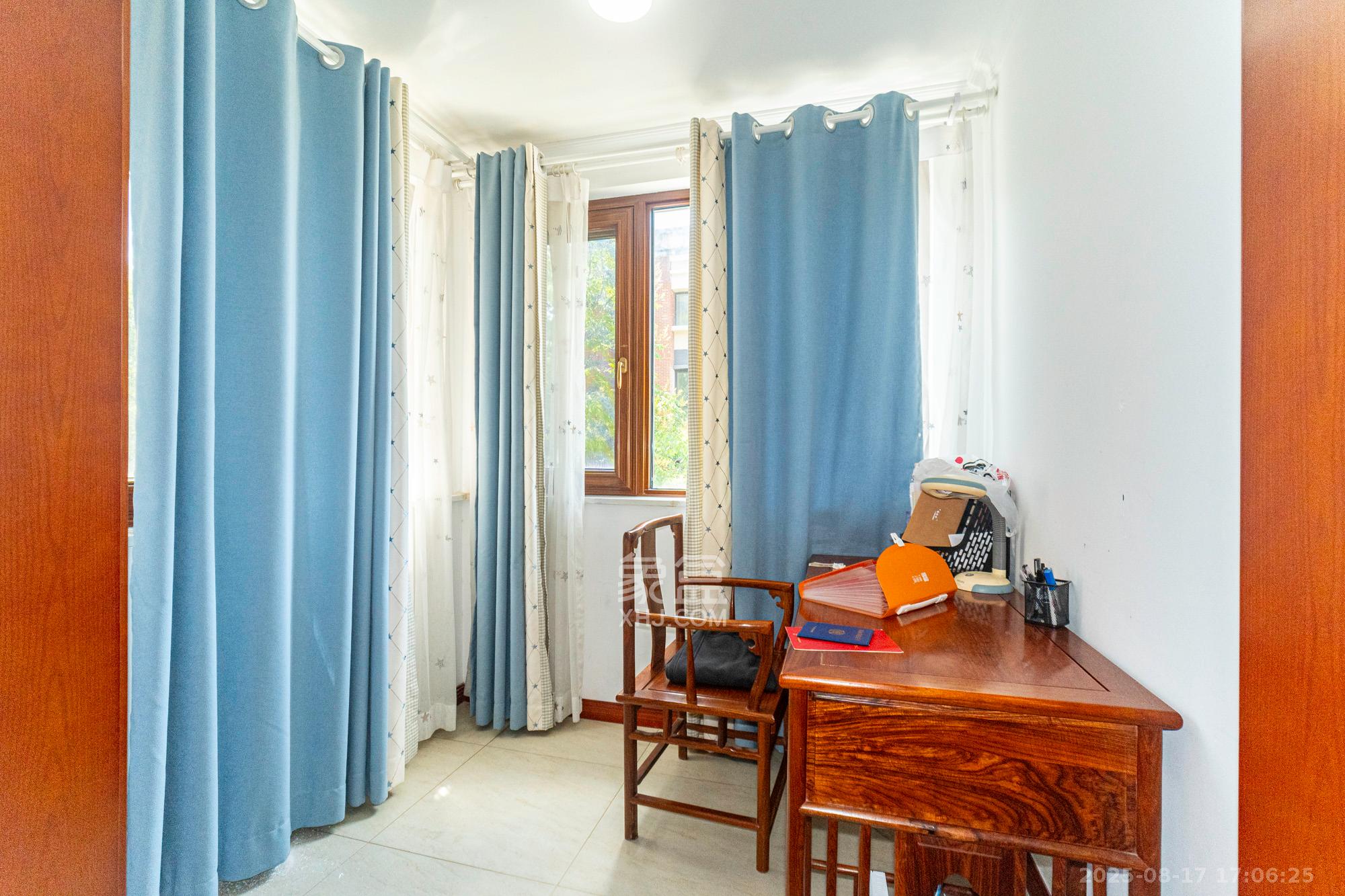 保利香槟国际  6室2厅3卫    680.0万 保利香槟国际  6室2厅3卫    680.0万阳台