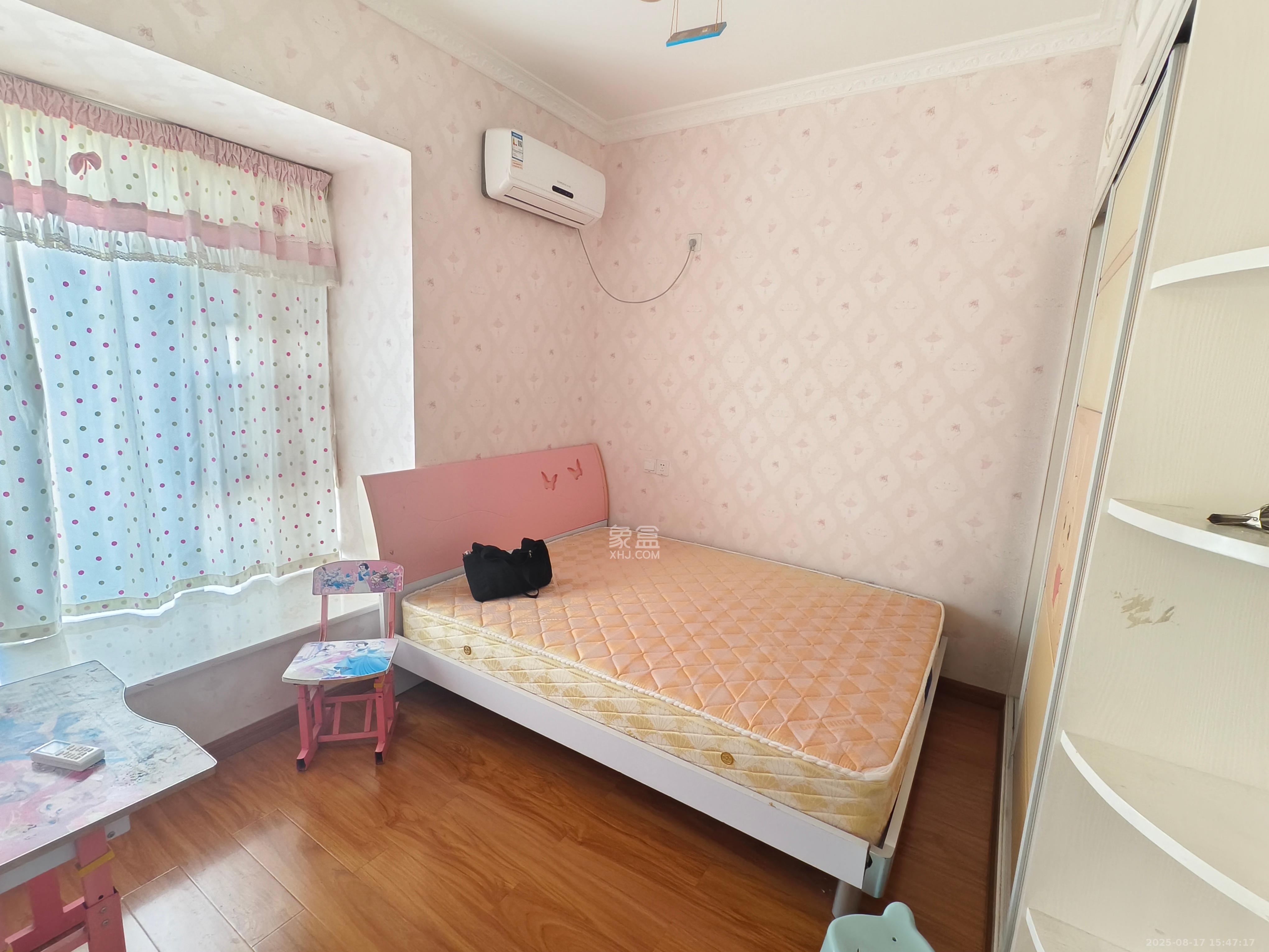 蓝山郡  3室2厅1卫    2600.0元/月 蓝山郡  3室2厅1卫    2600.0元/月室内图