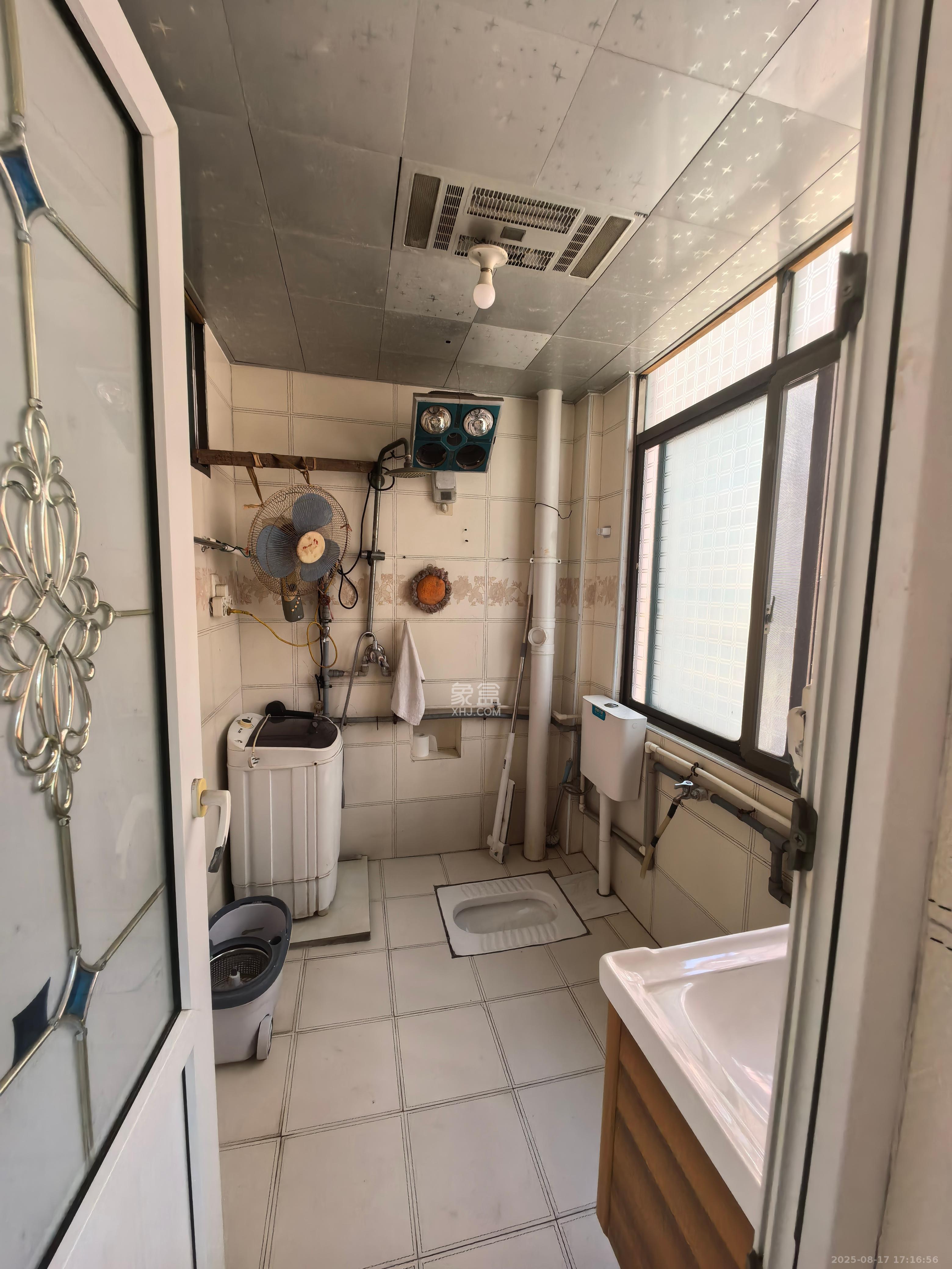 城西安置小区  3室2厅2卫    1500.0元/月室内图