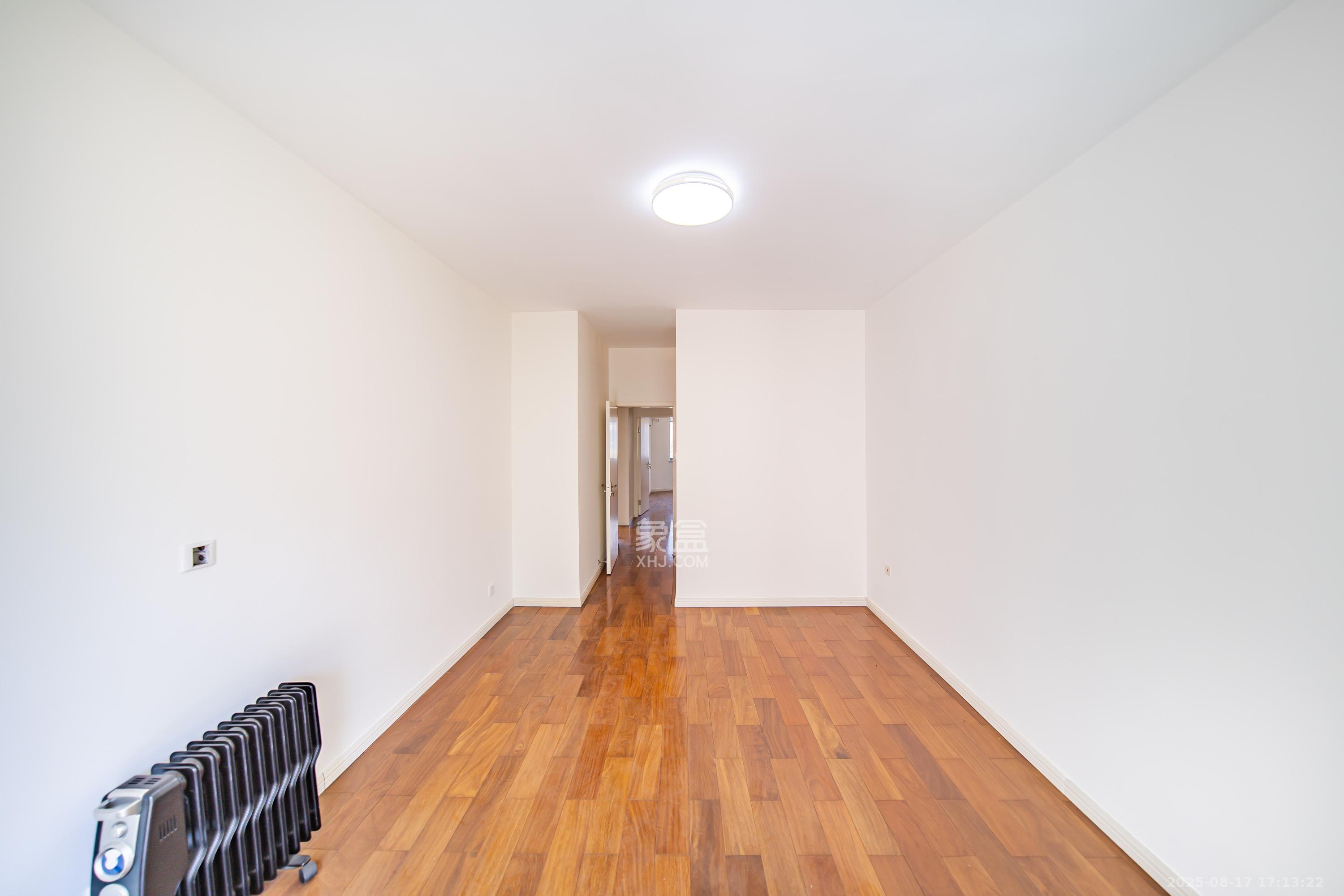 阳光100二期  2室2厅1卫    70.0万其他