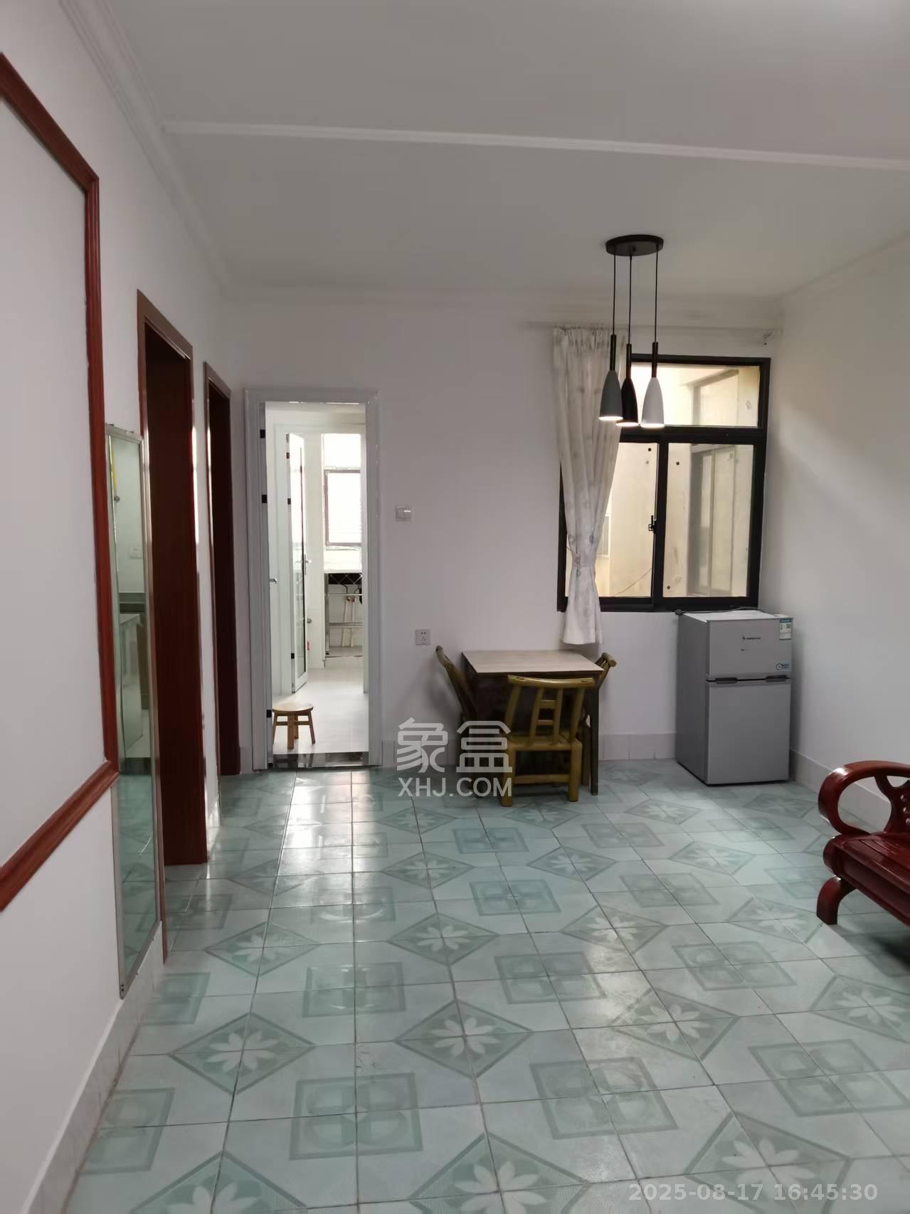 红泥山小区 2室1厅1卫 1800.0元/月 红泥山小区 2室1厅1卫 1800.0元/月室内图