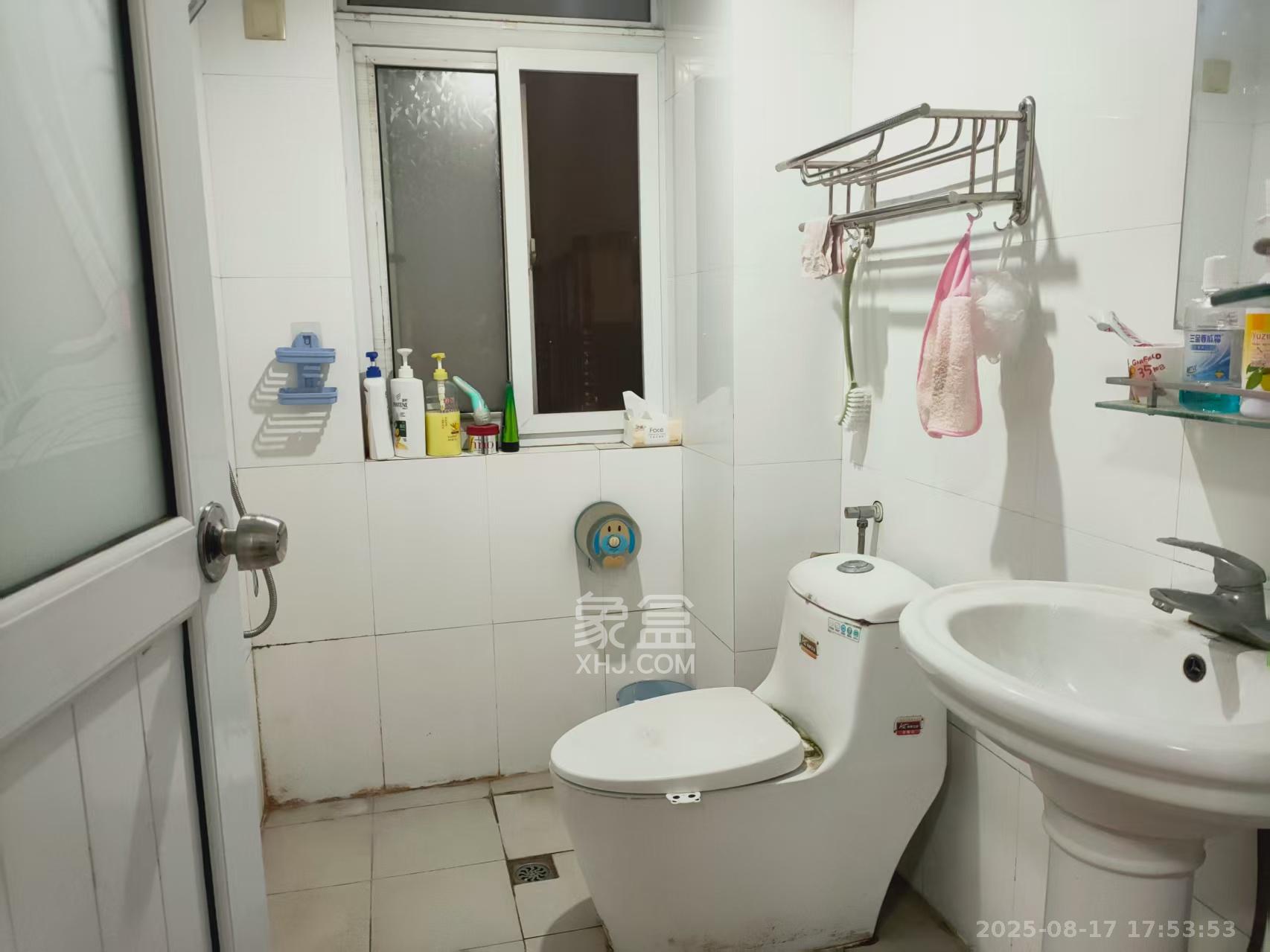 一品东庭  2室2厅1卫    2400.0元/月 一品东庭  2室2厅1卫    2400.0元/月室内图