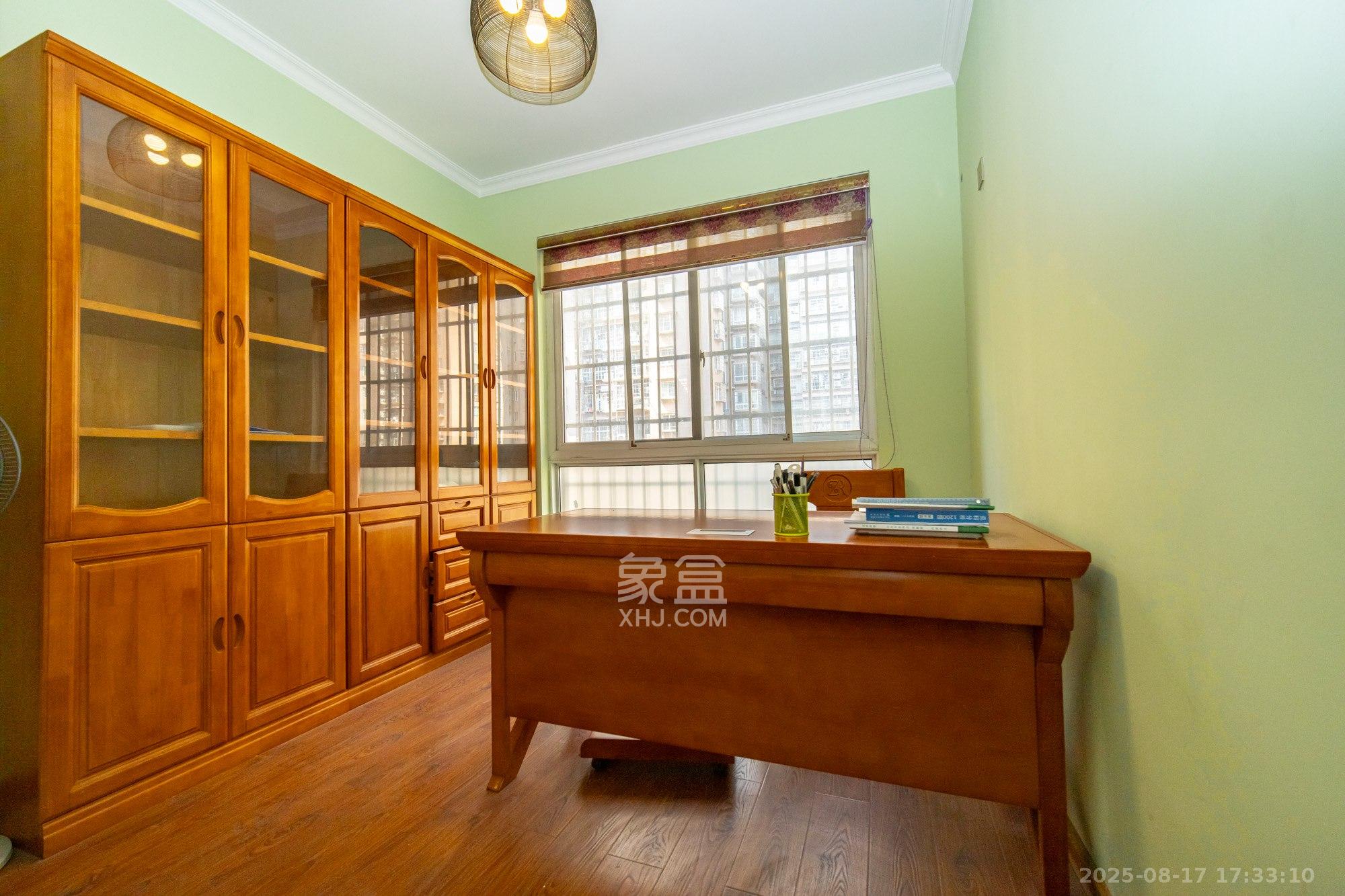 泊林晶城 3室2厅1卫 79.8万 泊林晶城 3室2厅1卫 79.8万卧室