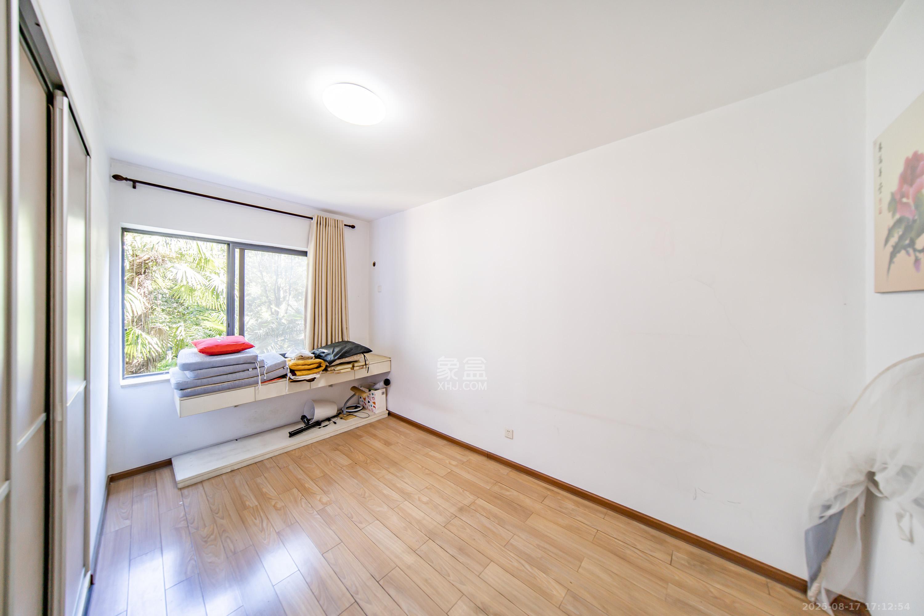 阳光100一期、四五期 4室2厅2卫 105.0万 阳光100一期、四五期 4室2厅2卫 105.0万卧室