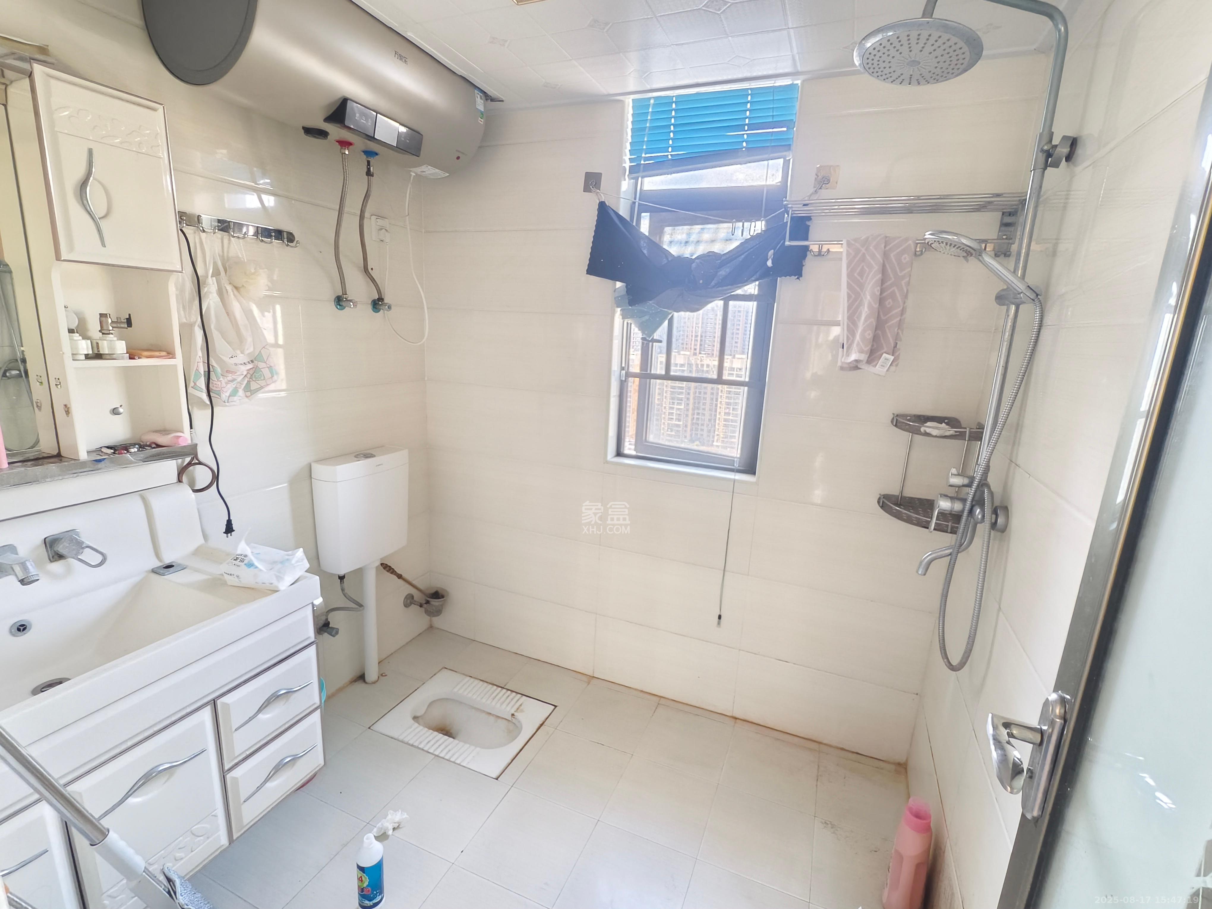 蓝山郡  3室2厅1卫    2600.0元/月 蓝山郡  3室2厅1卫    2600.0元/月室内图