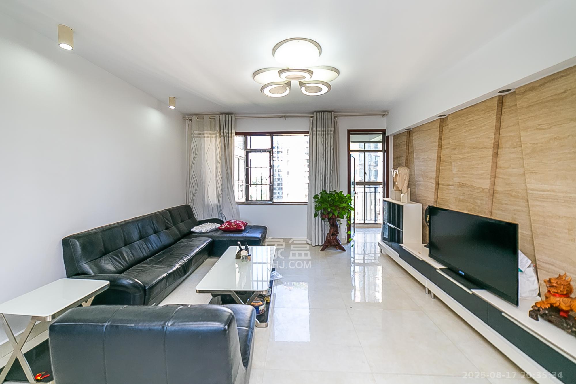 金域南外滩(望江佳园)  4室2厅2卫    210.0万 金域南外滩(望江佳园)  4室2厅2卫    210.0万客厅